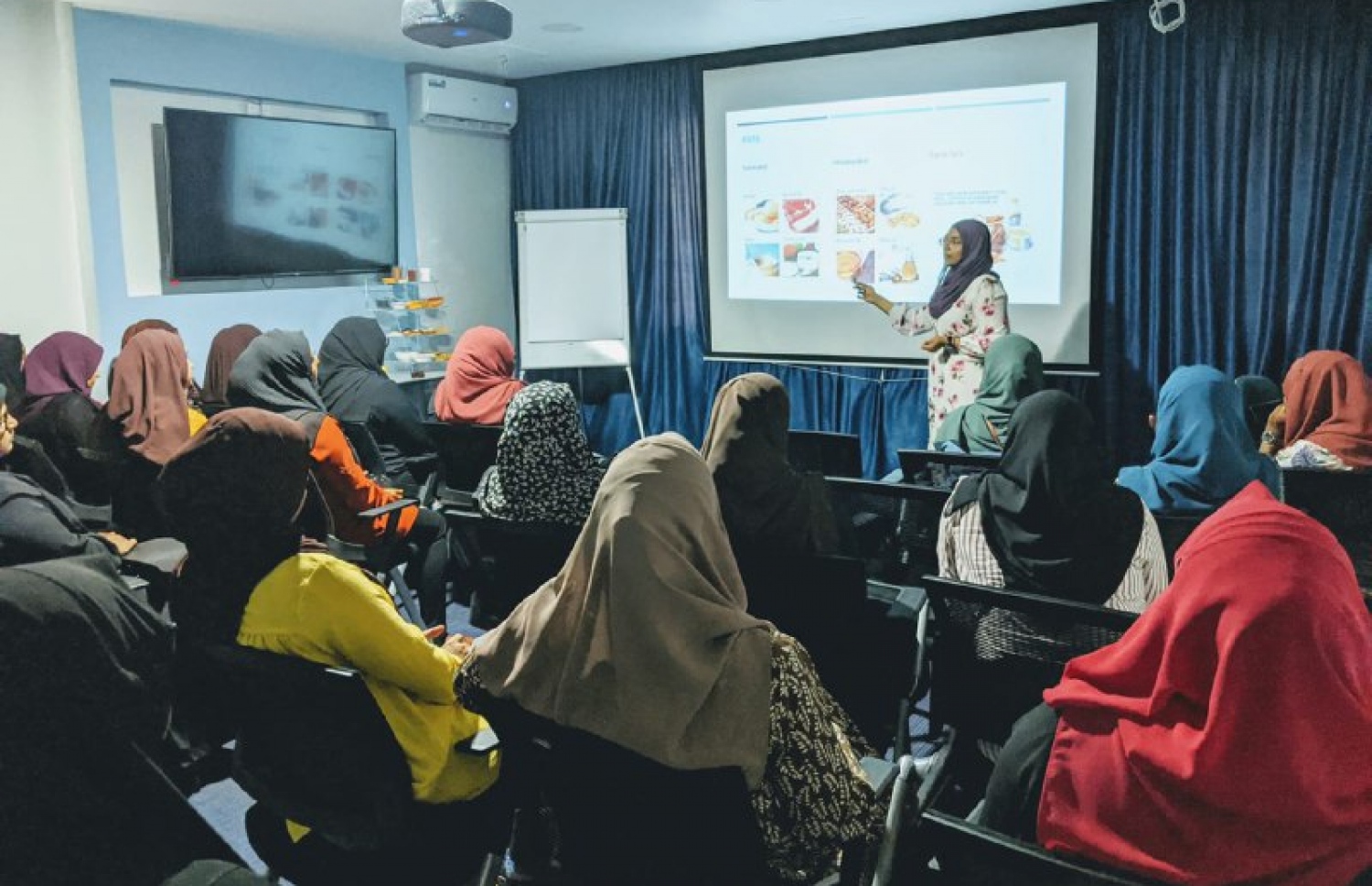 ފާޓިލިޓީ ސަޕޯޓް ކޮމިއުނިޓީ އަށް މިދިޔަ އަހަރުގެ ފެބްރުއަރީ މަހު ކުރިއަށްގެންދިޔަ މައުލޫމާތު ދިނުމުގެ ބައްދަލުވުމެއްގެ ތެރެއިން.-- ފޮޓޯ: ފާޓިލިޓީ ސަޕޯޓް ކޮމިއުނިޓީ