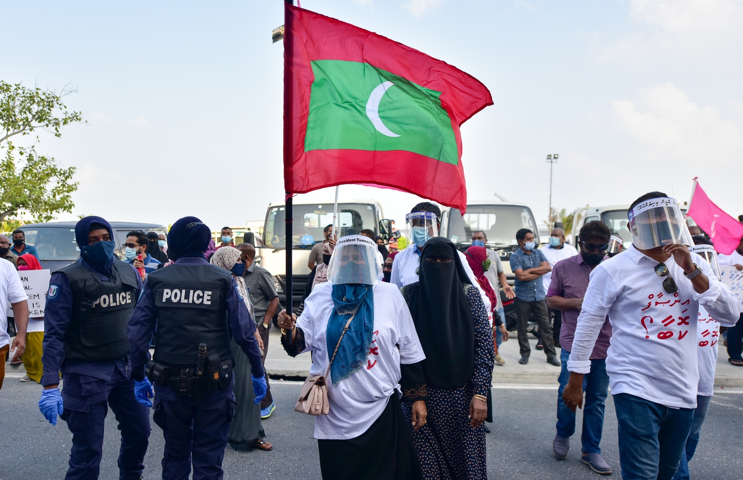 މާލެ: ޖެނުއަރީ 29، 2021- "އިންސާފު ކޮބާ" ގެ ނަމުގައި އިދިކޮޅުން މާލޭގައި ބޭއްވި މުޒާހަރާގެ ތެރެއިން: މާލޭގެ އިތުރުން ރާއްޖޭގެ އެކި ސަރަހައްދުތަކުގައި ވެސް މި މުޒާހަރާތައް ބޭއްވި.---ފޮޓޯ: އަހުމަދު އަވްޝަން/މިހާރު