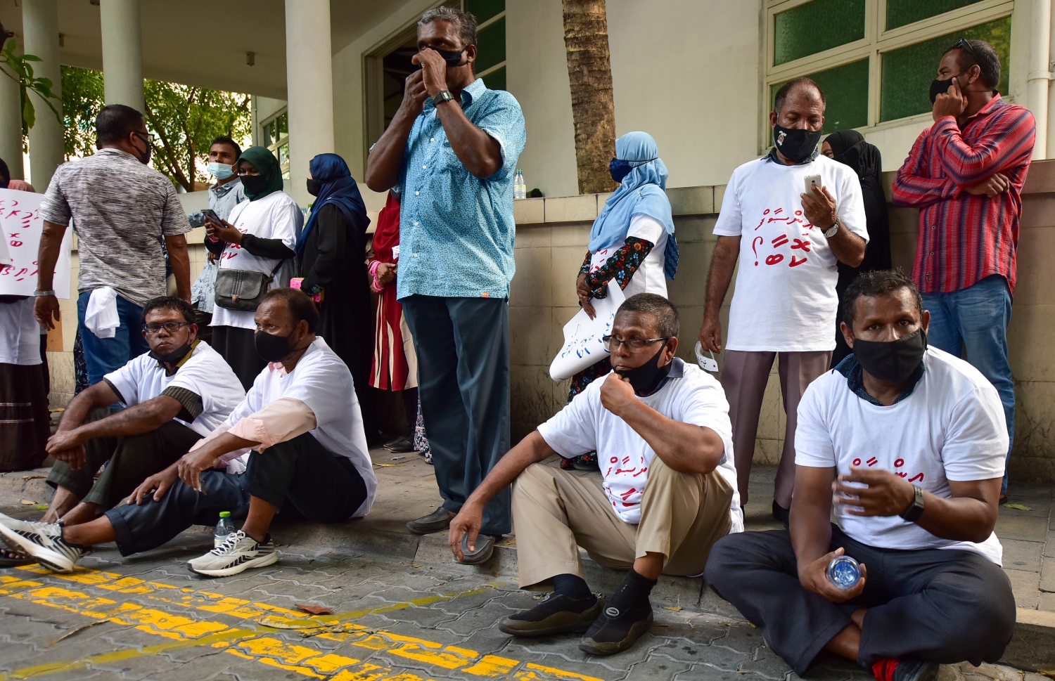 މާލެ: ޖެނުއަރީ 29، 2021- "އިންސާފު ކޮބާ" ގެ ނަމުގައި އިދިކޮޅުން މާލޭގައި ބޭއްވި މުޒާހަރާގެ ތެރެއިން: މާލޭގެ އިތުރުން ރާއްޖޭގެ އެކި ސަރަހައްދުތަކުގައި ވެސް މި މުޒާހަރާތައް ބޭއްވި.---ފޮޓޯ: އަހުމަދު އަވްޝަން/މިހާރު