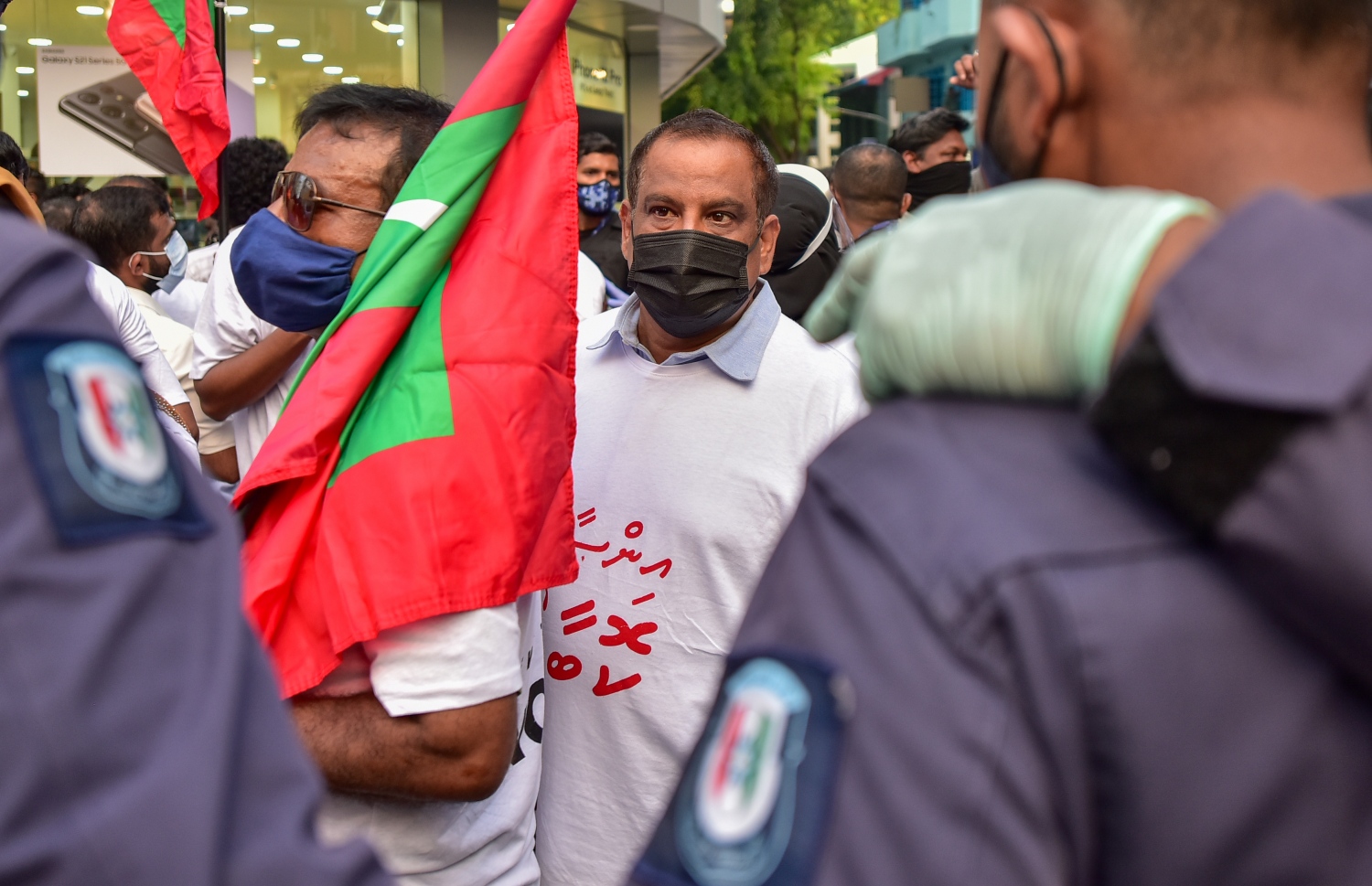 މާލެ: ޖެނުއަރީ 29، 2021- "އިންސާފު ކޮބާ" ގެ ނަމުގައި އިދިކޮޅުން މާލޭގައި ބޭއްވި މުޒާހަރާގެ ތެރެއިން: މާލޭގެ އިތުރުން ރާއްޖޭގެ އެކި ސަރަހައްދުތަކުގައި ވެސް މި މުޒާހަރާތައް ބޭއްވި.---ފޮޓޯ: އަހުމަދު އަވްޝަން/މިހާރު