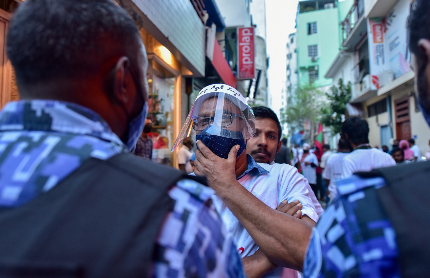 މާލެ: ޖެނުއަރީ 29، 2021- "އިންސާފު ކޮބާ" ގެ ނަމުގައި އިދިކޮޅުން މާލޭގައި ބޭއްވި މުޒާހަރާގެ ތެރެއިން: މާލޭގެ އިތުރުން ރާއްޖޭގެ އެކި ސަރަހައްދުތަކުގައި ވެސް މި މުޒާހަރާތައް ބޭއްވި.---ފޮޓޯ: އަހުމަދު އަވްޝަން/މިހާރު