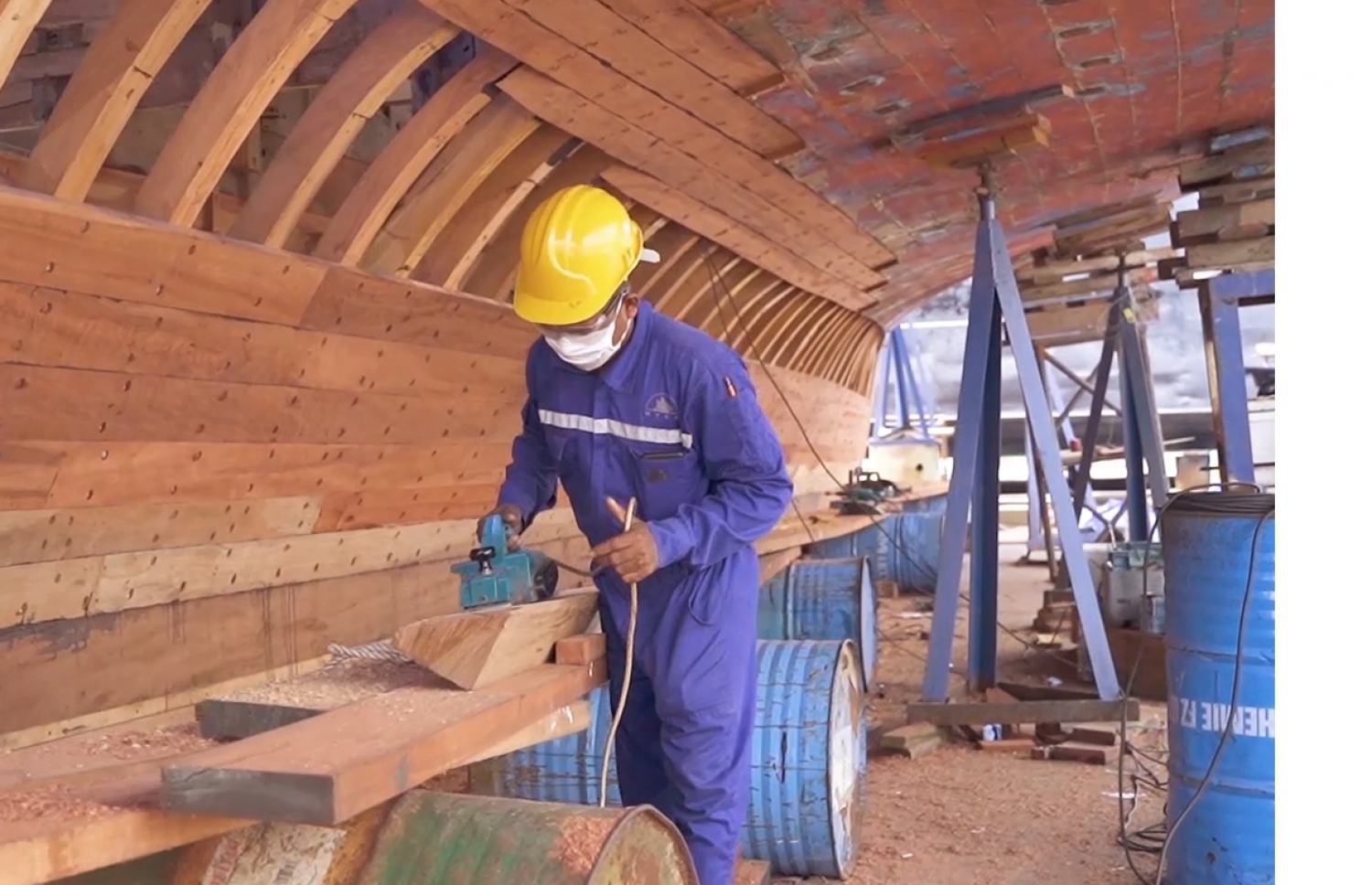 އެމްޓީސީސީ ބޯޓުޔާޑްގެ ވަޑިޔަކު ދޯންޏެއް ބަނުމުގެ މަސައްކަތް ކުރިއަށް ގެންދަނީ --ފޮޓޯ:އެމްޓީސީސީ