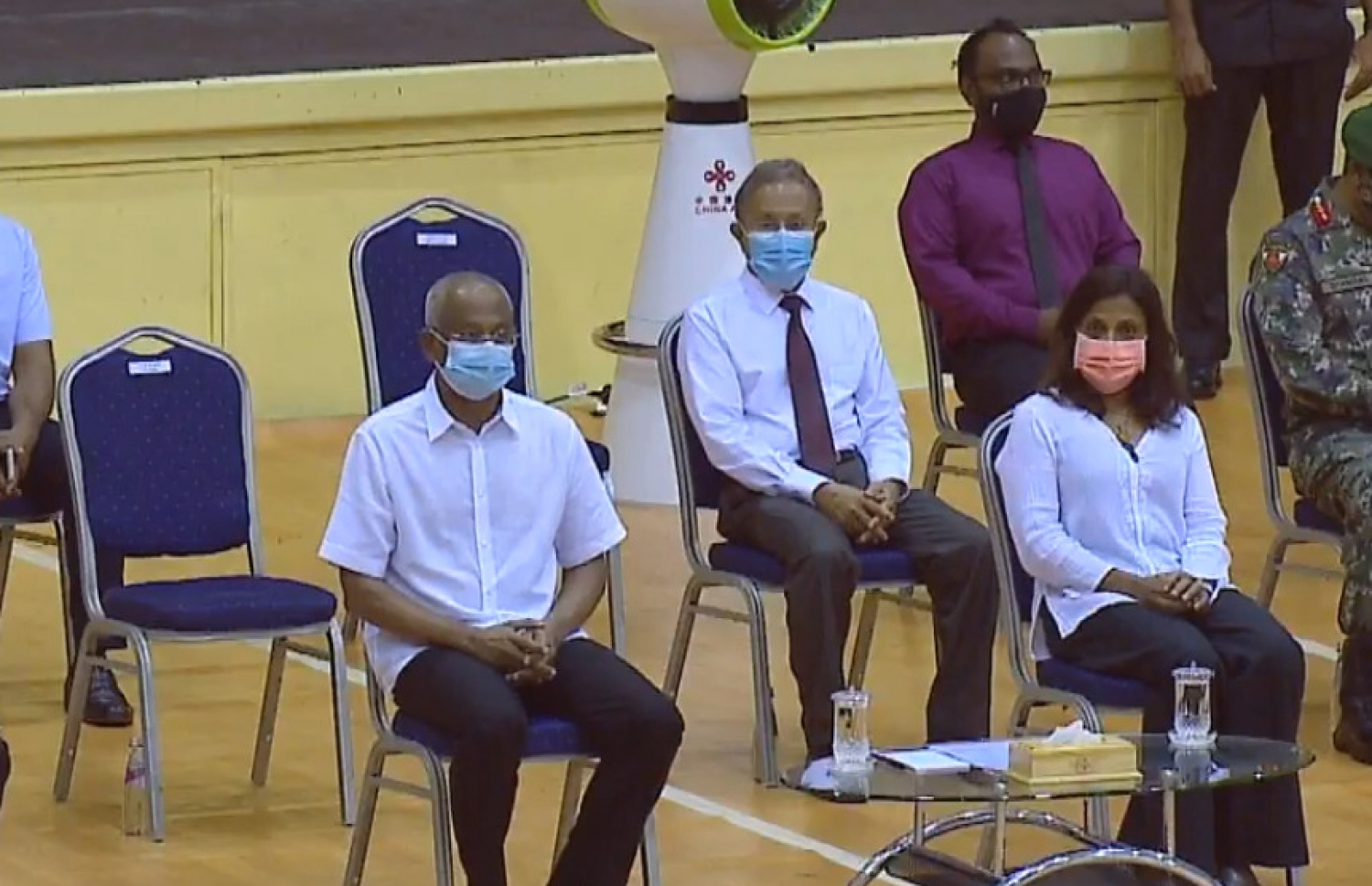 ރައީސް އިބްރާހިމް މުހައްމަދު ސޯލިހްގެ ދެކަނބަލުން ވެކްސިން ކިއޫގައި