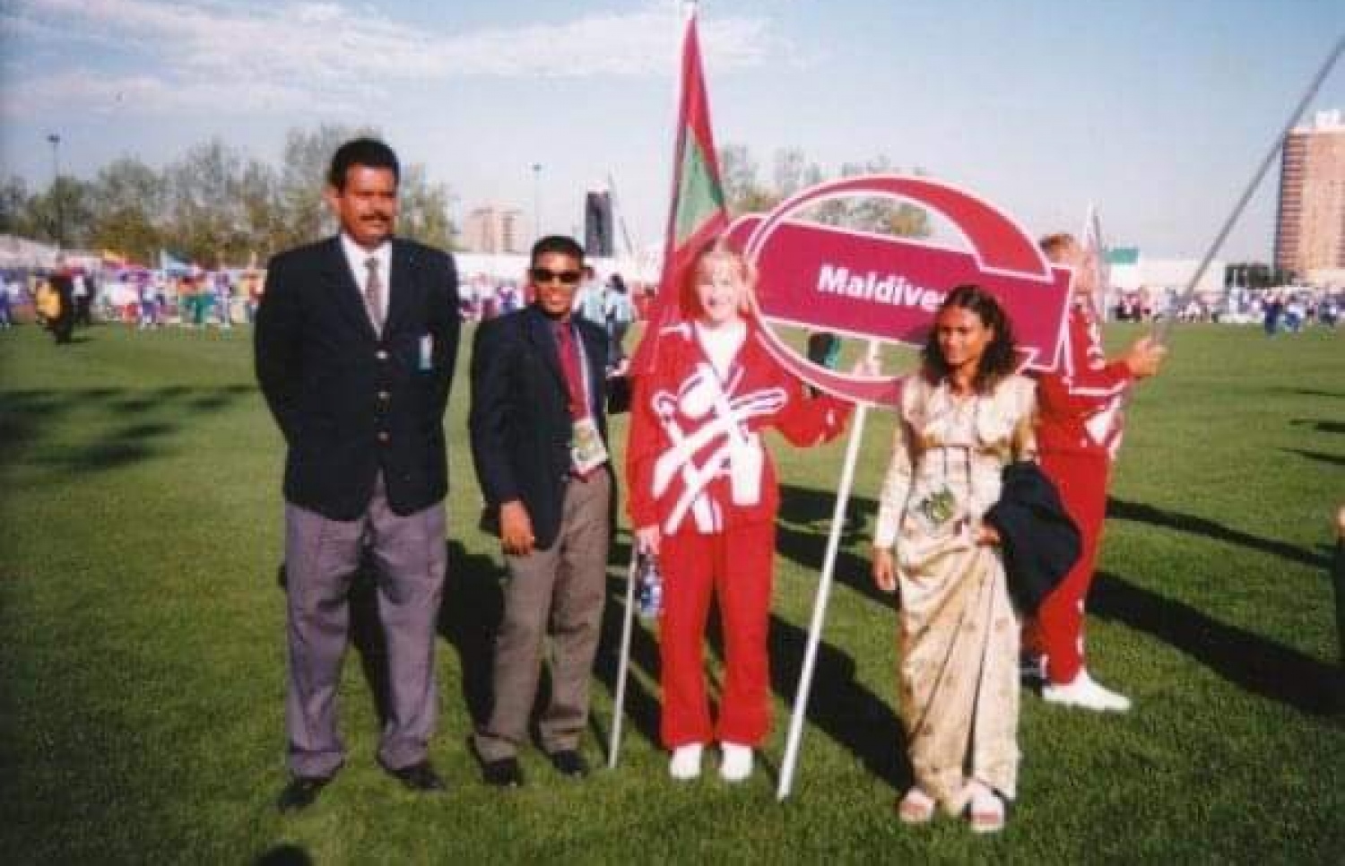 ޝަމްހާގެ ކާމިޔާބީތަކާ ގުޅިފައިވާ އޭރުގެ ގައުމީ ކޯޗު އިންޑިއާގެ ނައިރު ރާދަކްރިޝްނަން އަދި ރާއްޖޭގެ އެންމެ ކާމިޔާބު ފިރިހެން ދުވުންތެރިންގެ ތެރޭގައި ހިމެނޭ ނަސީރު އިސްމާއިލް 2002ގެ ވޯލްޑް ޗެމްޕިއަންޝިޕްގައި ރާއްޖެ ތަމްސީލުކުރަނީ. ސްކޫލްގައި ޝަމްހާގެ ކޯޗަކީ ނަސީރު.