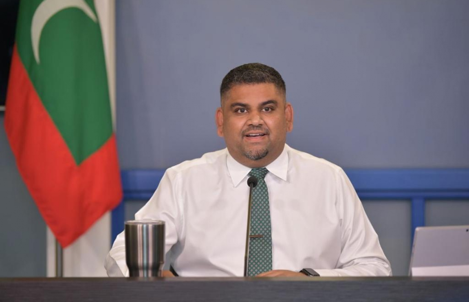 ރައީސް އޮފީހުގެ ތަރުޖަމާނުގެ ހައިސިއްޔަތުން ބޭއްވެވި ފުރަތަމަ ނިއުސް ކޮންފަރެންސްގައި މަބްރޫކް ވާހަކަދައްކަވަނީ.-- ފޮޓޯ: ރައީސް އޮފީސް