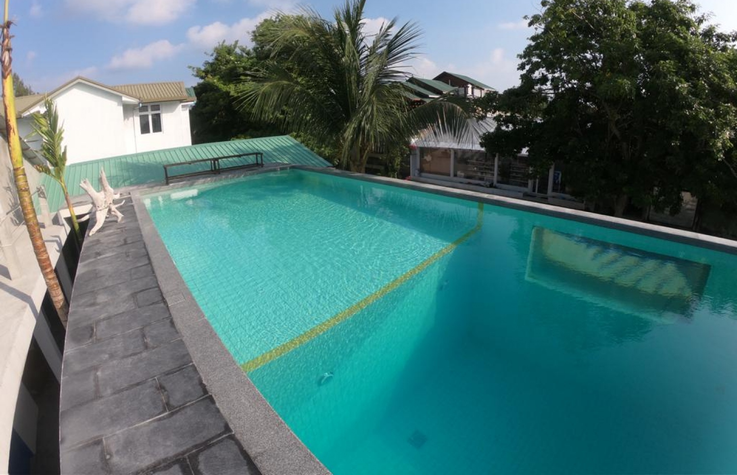 ފުވައްމުލަކު ޑައިވްކްލަބް އޮލިގޭގައި ހަދާފައިވާ ޕޫލް. މިއީ ރާއްޖޭގެ އެންމެ ފުން ޕޫލް. ފޮޓޯ: ޑައިވްކްލަބް އޮލިގެ