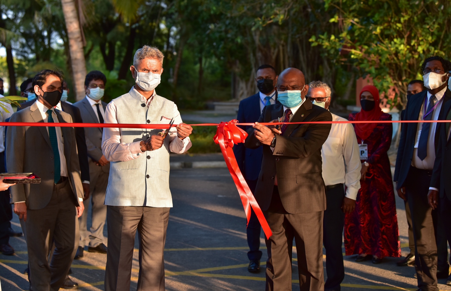 20 ފެބުރުއަރީ 2021 - އިންޑިއާގެ ފޮރިން މިނިސްޓަރު ސުބްރަމަނިއަން ޖައިޝަންކަރު ރަސްމީ ދަތުރެއްގައި މިއަދު ރާއްޖެ ވަޑައިގެން، އިންޑިއާގެ އެހީގައި އެޗްޑީސީ އިން ހެދި ހުޅުމާލެ ވެސްޓް ސައިޑް ޖެޓީ ހުޅުވައިދެއްވަނީ--. ފޮޓޯ:ނިޝާން އަލީ/މިހާރު