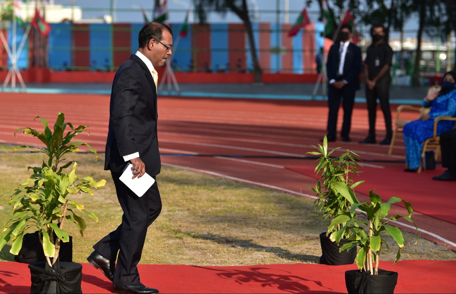 ފެބްރުއަރީ 20، 2021- އިންޑިއާގެ ޚާރިޖީ ވަޒީރު ސުބްރަމަނިއަން ޖައިޝަންކަރު ރަސްމީ ދަތުރެއްގައި މިއަދު ރާއްޖެ ވަޑައިގަތުމުން، ޓްރެކް ދަނޑުގައި ބޭއްވި ރަސްމިއްޔާތުގައި ރައްޔިތުންގެ މަޖިލީހުގެ ރައީސް މުހައްމަދު ނަޝީދު ބައިވެރިވެވަޑައިގަންނަވަނީ: މާލޭގައި ސިންތެޓިކް ޓްރެކެއް ދާދި ފަހުން އެޅީ އިންޑިއާ ސަރުކާރުގެ އެހީގައި.---ފޮޓޯ: ނިޝާން އަލީ/މިހާރު