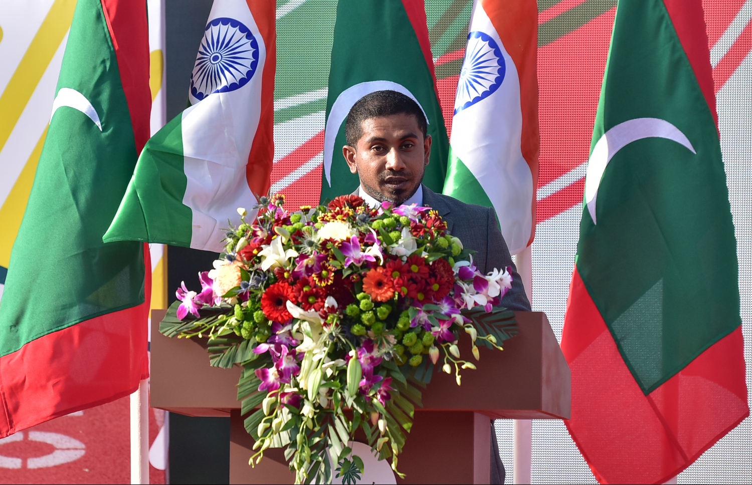 ފެބްރުއަރީ 20، 2021- އިންޑިއާގެ ޚާރިޖީ ވަޒީރު ސުބްރަމަނިއަން ޖައިޝަންކަރު ރަސްމީ ދަތުރެއްގައި މިއަދު ރާއްޖެ ވަޑައިގަތުމުން، ޓްރެކް ދަނޑުގައި ބޭއްވި ރަސްމިއްޔާތުގައި ޔޫތު އެންޑް ސްޕޯޓްސް މިނިސްޓަރު މަހުލޫފު ވާހަކަ ދައްކަވަނީ: މާލޭގައި ސިންތެޓިކް ޓްރެކެއް ދާދި ފަހުން އެޅީ އިންޑިއާ ސަރުކާރުގެ އެހީގައި.---ފޮޓޯ: ނިޝާން އަލީ/މިހާރު