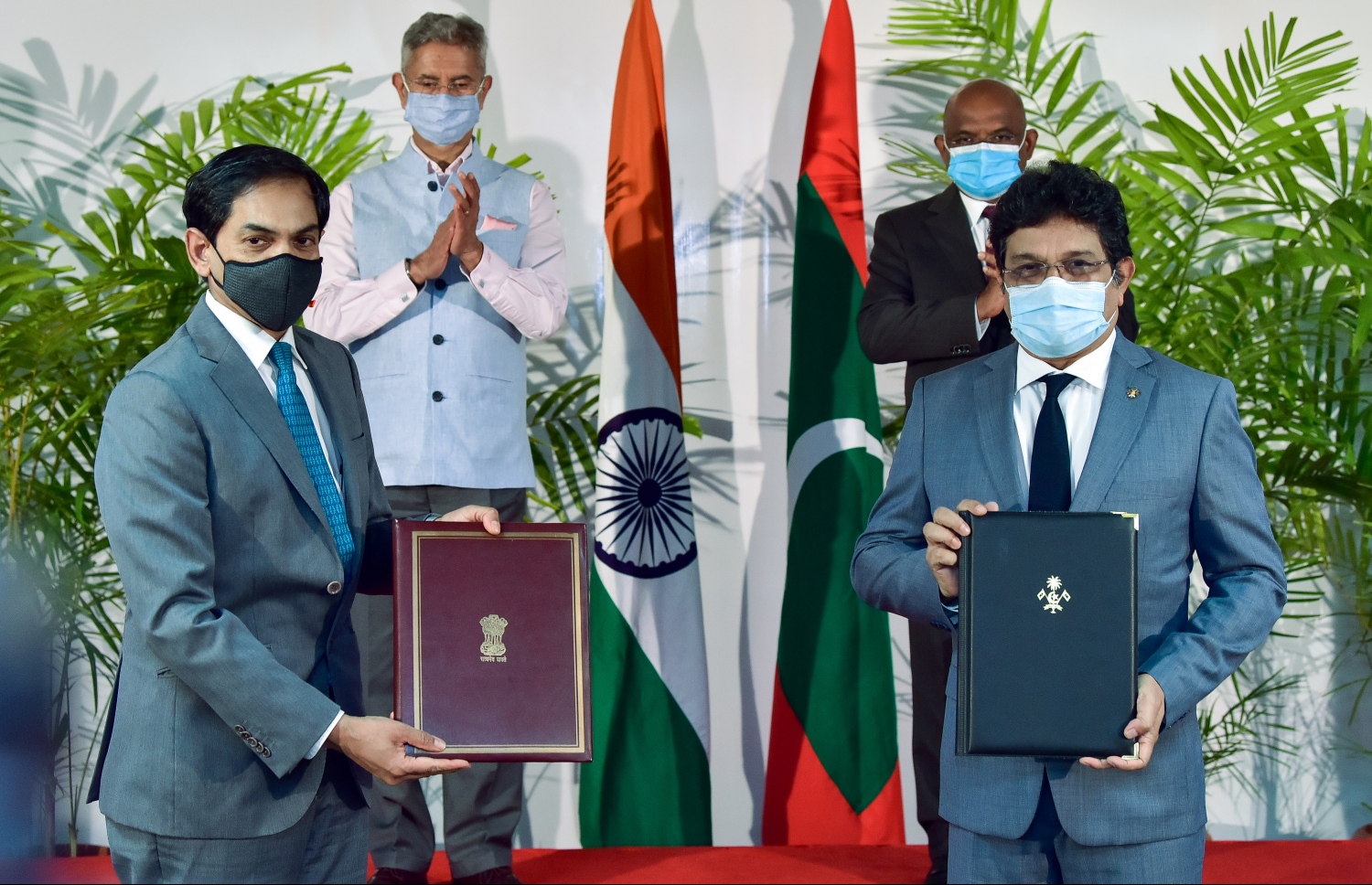 ފެބްރުއަރީ 20، 2021- އިންޑިއާގެ ޚާރިޖީ ވަޒީރު ސުބްރަމަނިއަން ޖައިޝަންކަރު ރަސްމީ ދަތުރެއްގައި މިއަދު ރާއްޖެ ވަޑައިގެން، ރާއްޖެ އަށް އެހީ ދިނުމުގެ އެއްބަސްވުންތަކުގައި ސޮއިކުރެއްވުމަށް ބޭއްވި ރަސްމިއްޔާތުގެ ތެރެއިން.---ފޮޓޯ: ނިޝާން އަލީ/މިހާރު