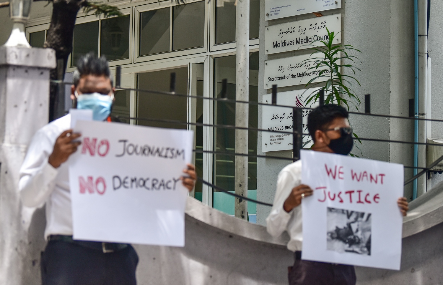 ނޫސްވެރިކަމުގެ ދިފާއުގައި އިހުތިޖާޖު ކުރަނީ.