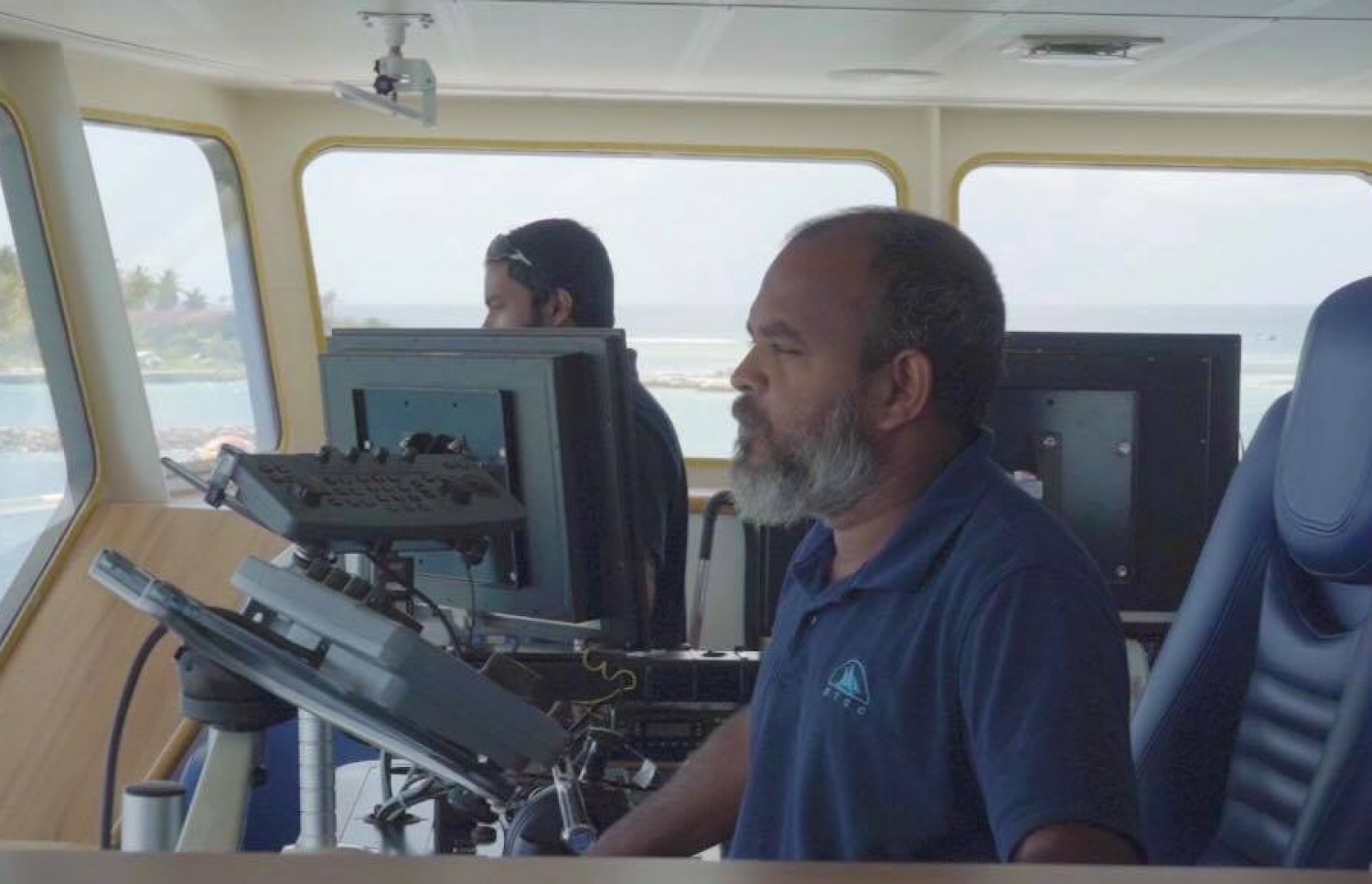 އެމްޓީސީސީގެ މުވައްޒަފުން މަސައްކަތުގައި: ދިވެހިންގެ ހިއްސާ ވަރަށް ބޮޑު --ފޮޓޯ:އެމްޓީސީސީ