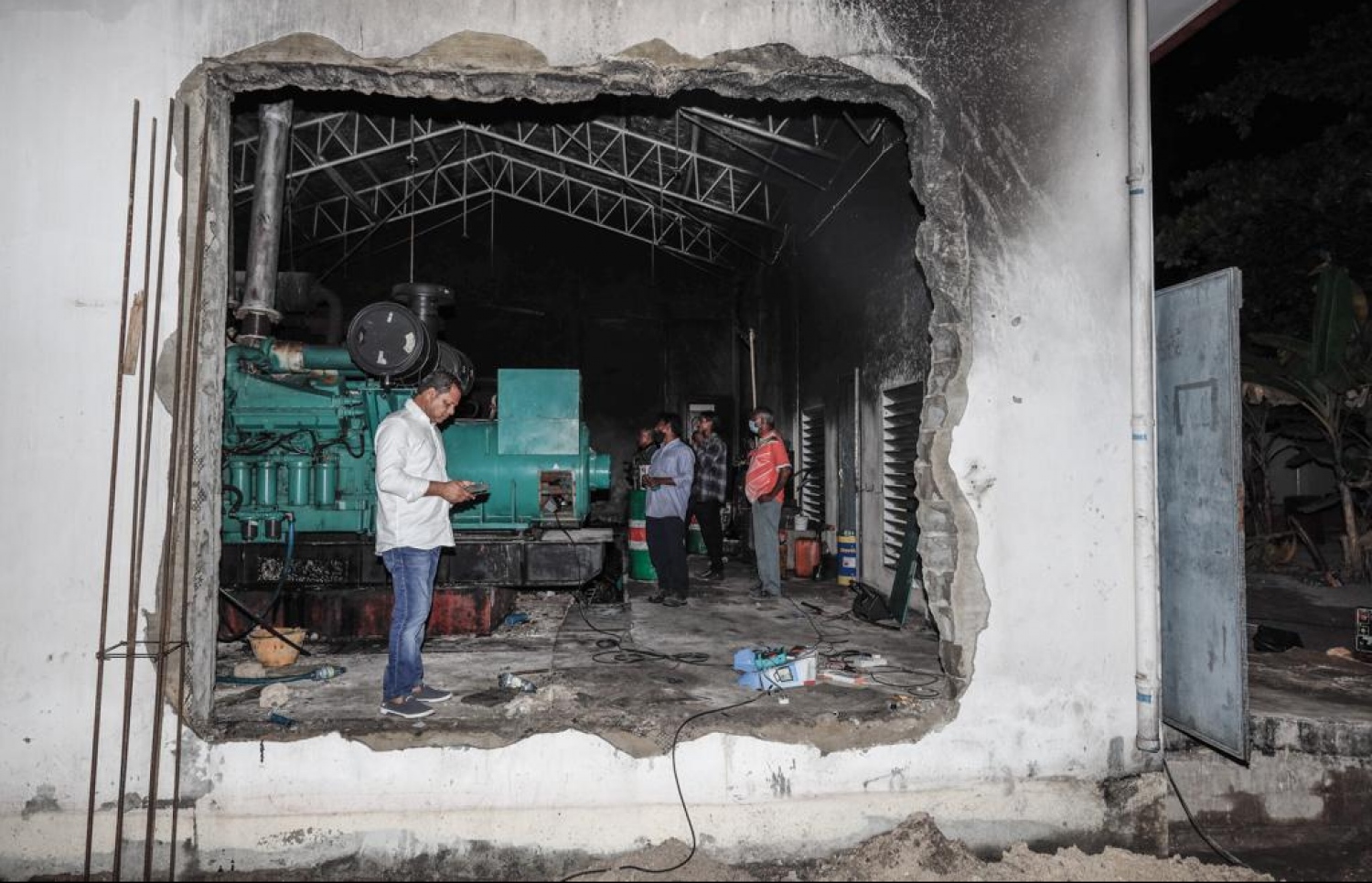 ވޭމަންޑޫ އިންޖީނުގޭގައި ރޯވެ ގެއްލުންވެފައި. -- ފޮޓޯ: ފެނަކަ