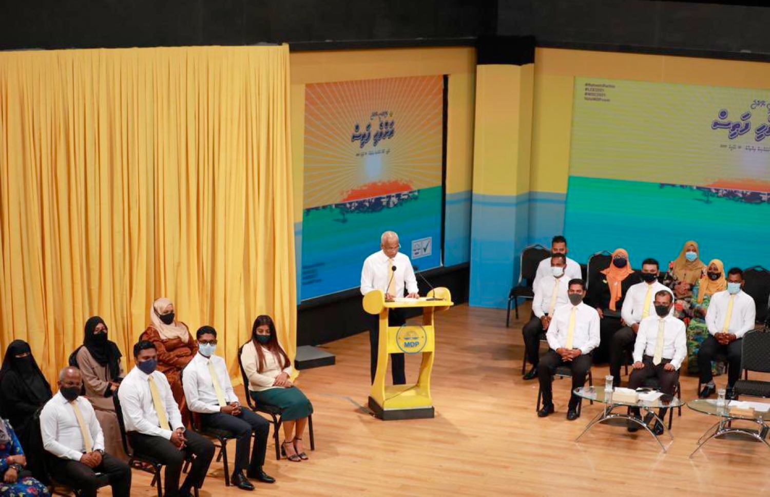 މިރޭ ބޭއްވި ޖަލްސާގައި ރައީސް ވާހަކަ ދައްކަވަނީ. --- ފޮޓޯ/އެމްޑީޕީ