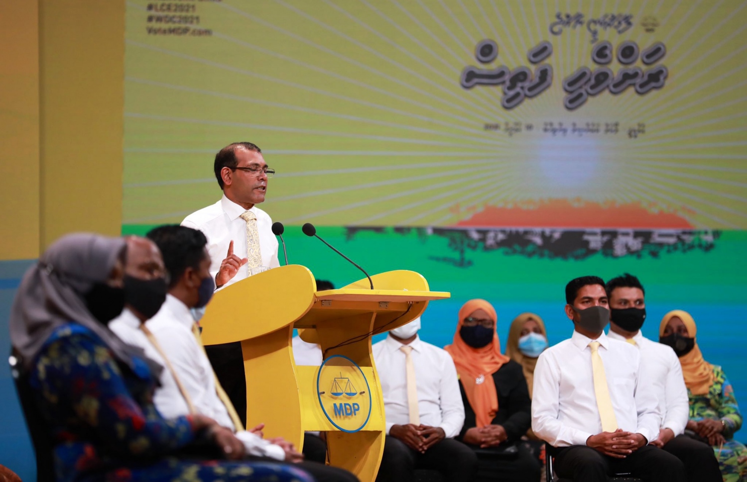 އެމްޑީޕީން ކެމްޕޭން ފެށުމަށް ބޭއްވި ޖަލްސާގައި ނަޝީދު ވާހަކަ ދައްކަވަނީ. --ފޮޓޯ/އެމްޑީޕީ