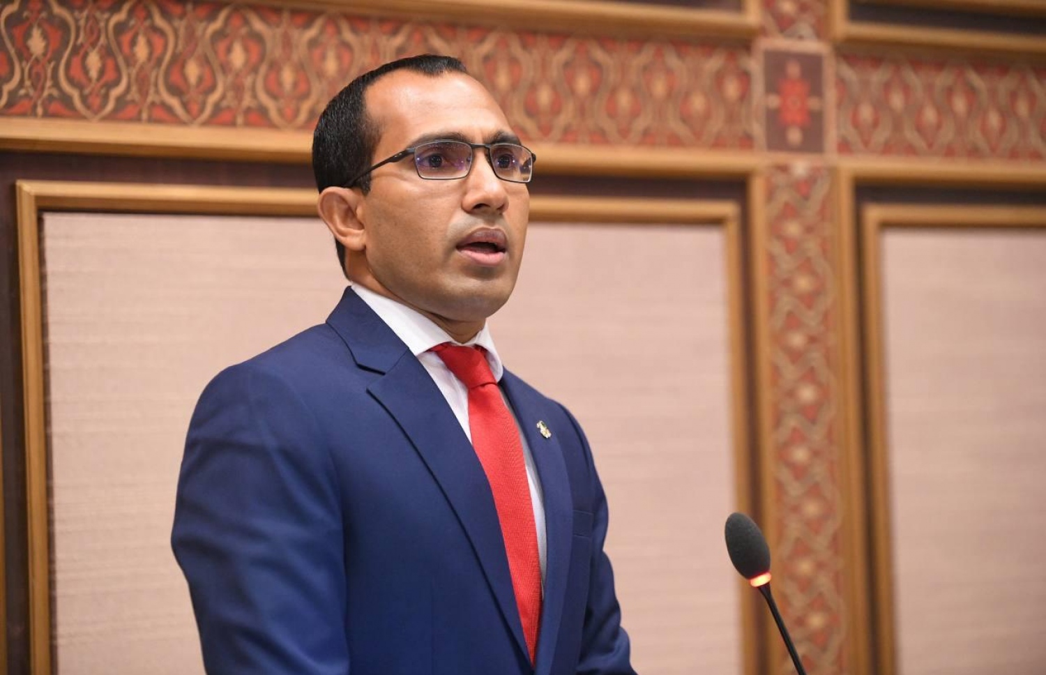 މަލީހް ރައްޔިތުންގެ މަޖިލީހުގެ ޖަލްސާއެއްގައި ޖަވާބުދާރީވެވަޑައިގަންނަވަނީ. --ފޮޓޯ/މަޖިލިސް