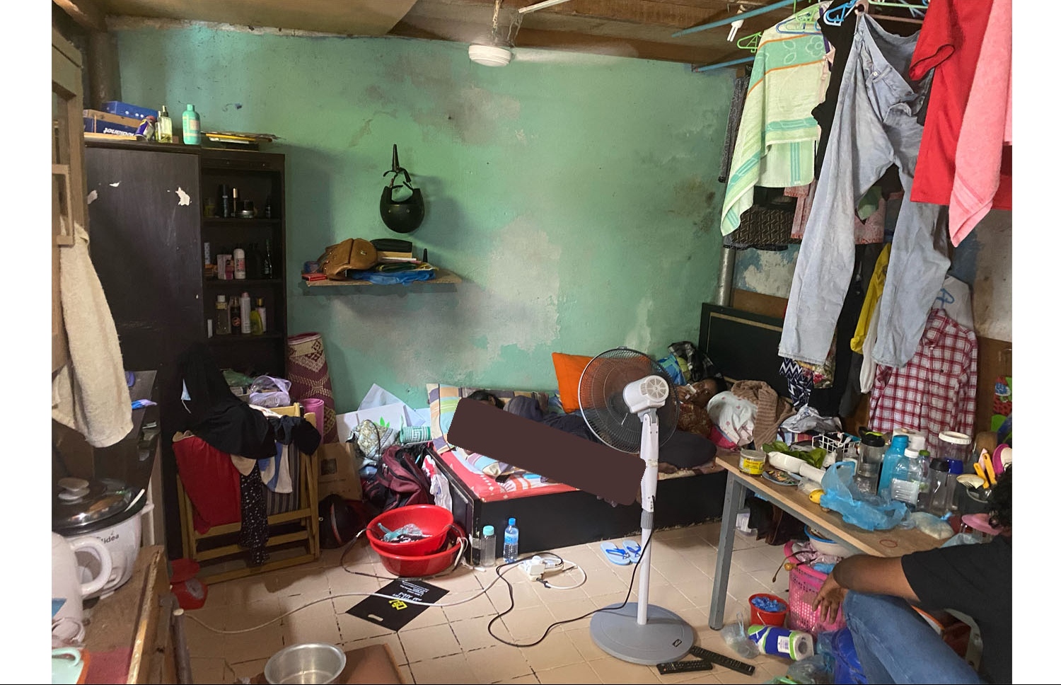 ހުޝާމް އާއި އޭނާގެ އާއިލާ ދިރިއުޅޭ ތަން