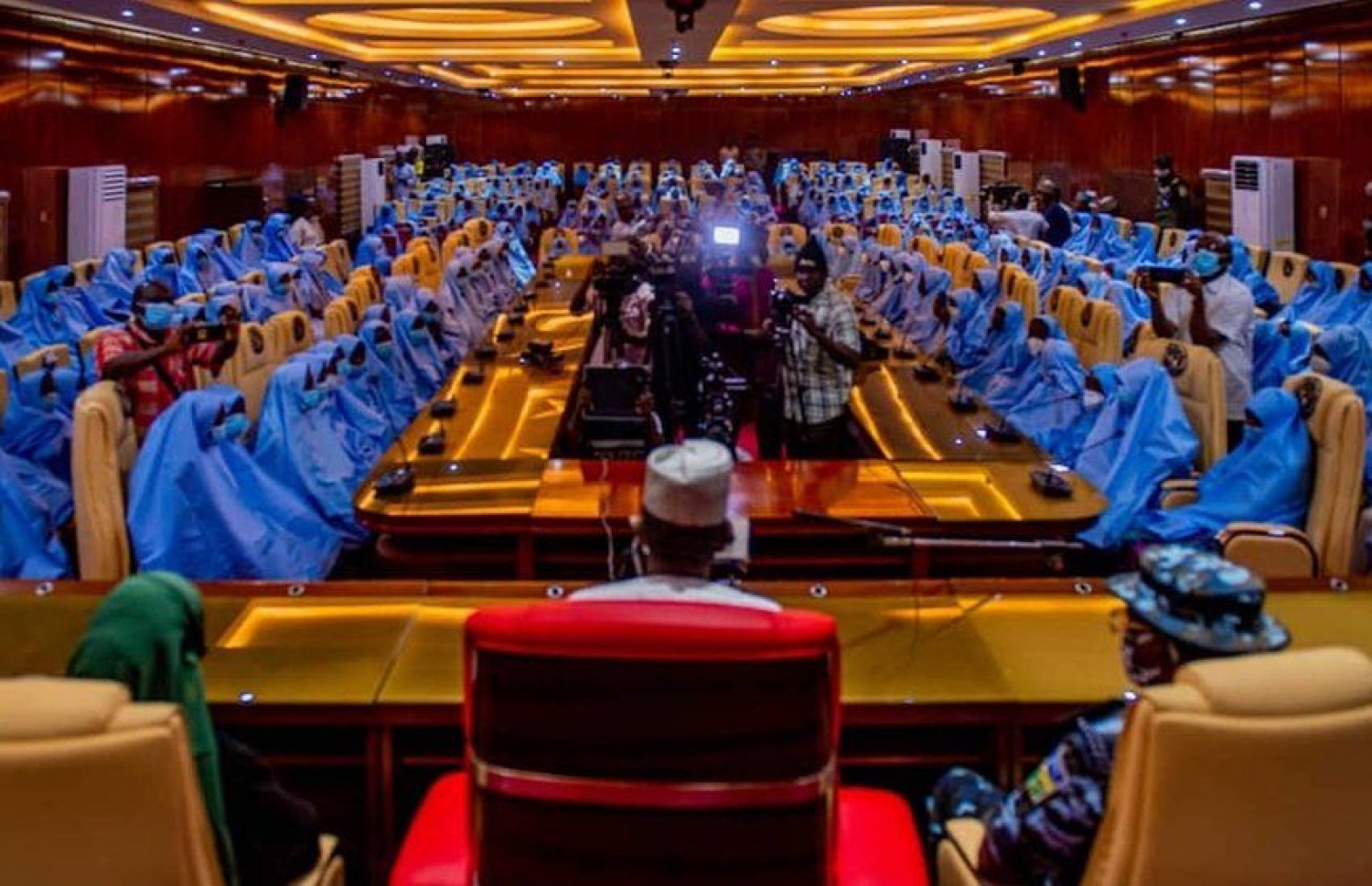 ކުދިން ދޫކޮށްލުމުން ޒަމްފަރާ ސްޓޭޓް ގަވަރްމަންޓް ހައުސްގައި. --ފޮޓޯ:ގެޓީ އިމޭޖަސް