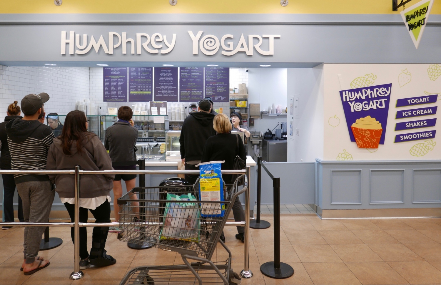 "ހަމްޕްރީ ޔޮގާޓް" ގައި ބަޔަކު ކިއޫގައި.