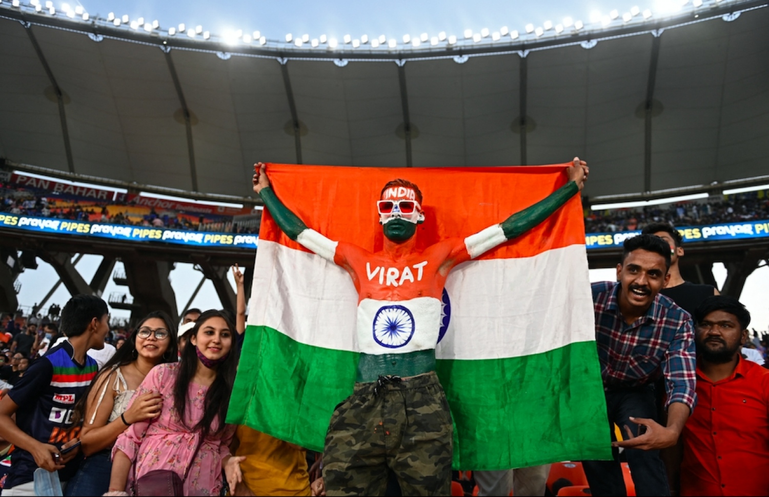 އިންގްލެންޑް މެޗުގެ ތެރެއިން އިންޑިއާގެ ސަޕޯޓަރުން.-- ފޮޓޯ: އޭއެފްޕީ