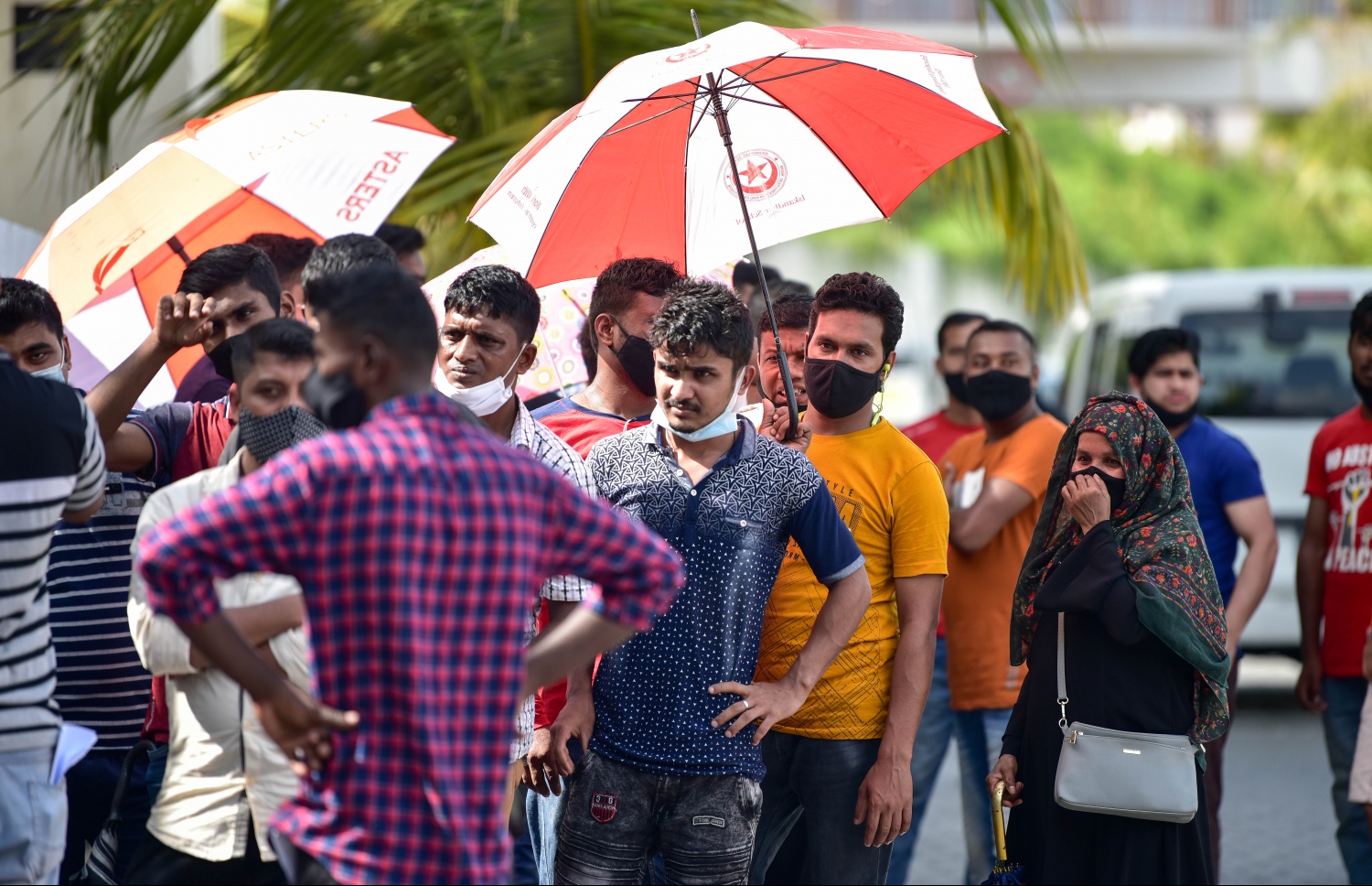 ކޮވިޑް ވެކްސިން ޖަހަން މާލޭގައި ކިއޫ ހަދާފައި: ފުރަތަމަ ޑޯޒް ދިނުން މިހާރު ވަނީ މެދުކަނޑާލައިފައި