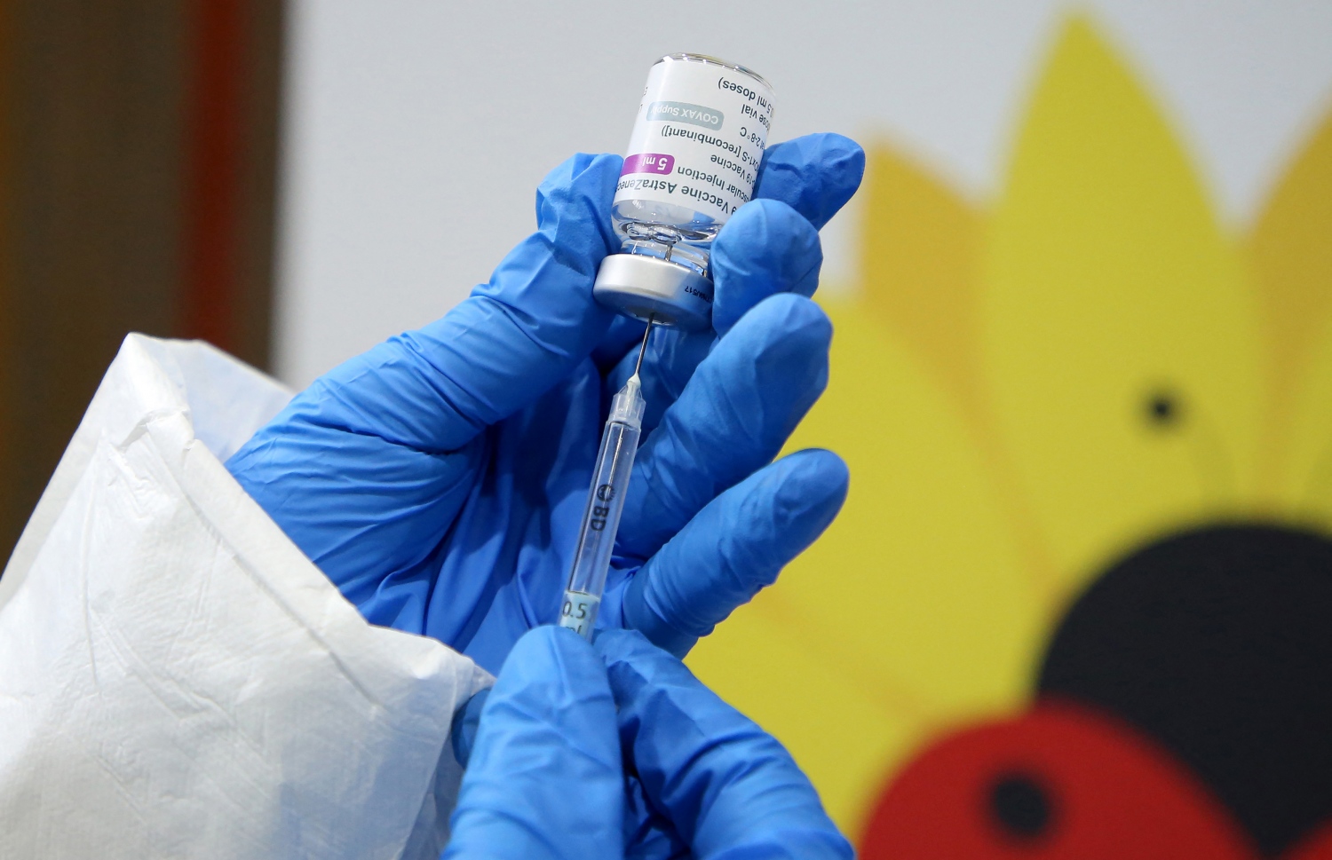 ވެކްސިނެއް ޖަހަން ތައްޔާރު ވަނީ --- ފޮޓޯ/މިހާރު