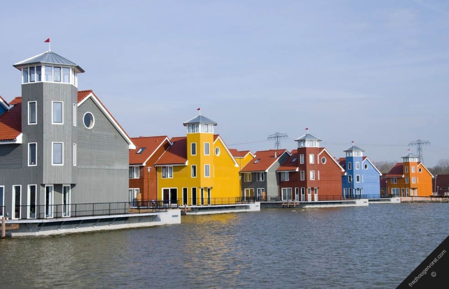 ނެދަލެންޑްސްގައި އަޅާފައިވާ ފްލޯޓިން ގެތަކެއް: މިއީ ދުނިޔޭގައި ބޭނުންކުރާ ޓެކްނޮލޮޖީއެއް