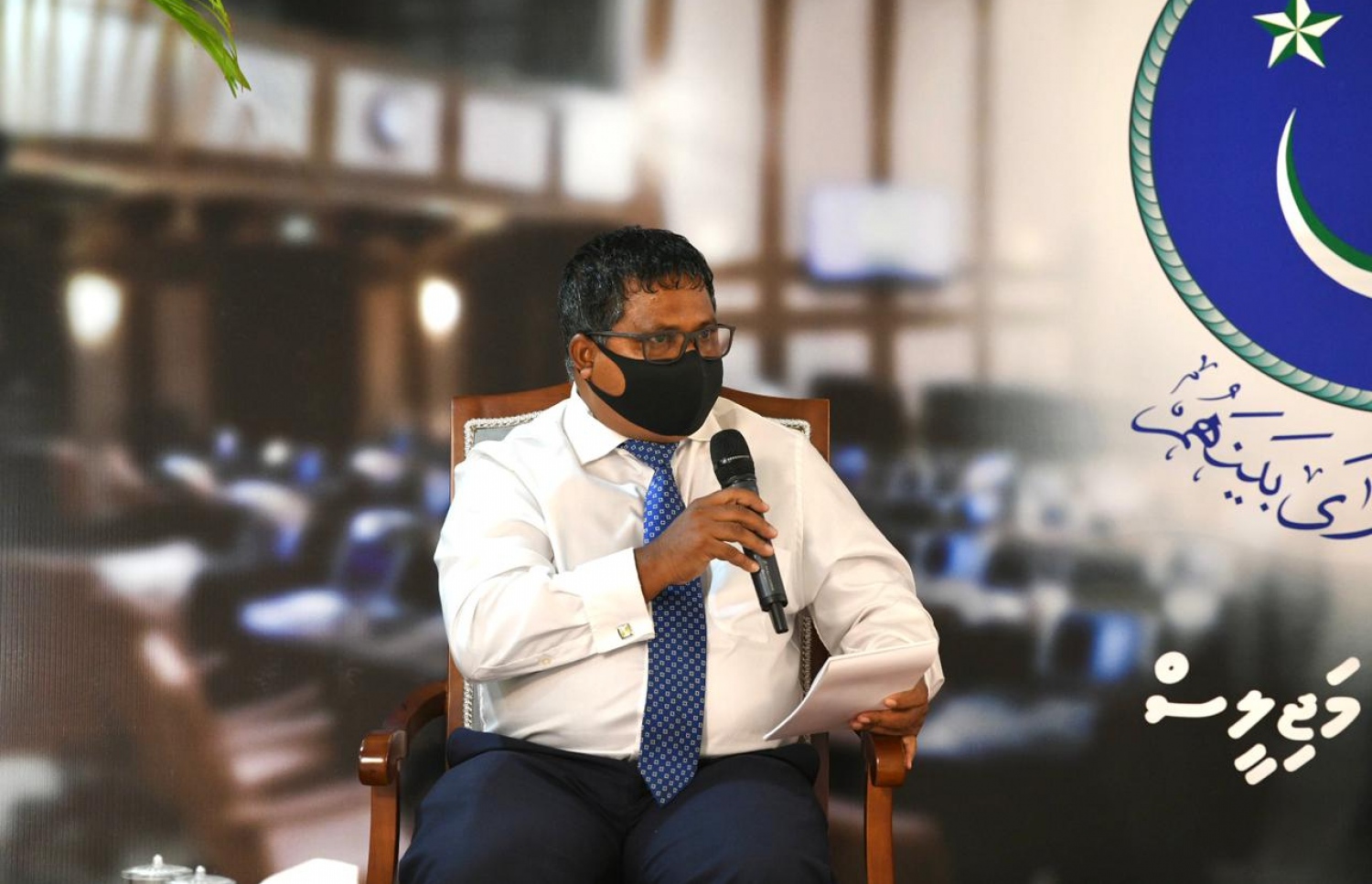 މޫސުމަށް އަންނަ ބަދަލުތަކާ ބެހޭ ގާނޫނުގެ ބިލަށް ހިޔާލުހޯދުމުގެ ފޯރަމް ގައި އެންޔަރްްމެންޓް މިނިސްޓަރު ޑރ. ހުސައިން ރަޝީދު ހަސަން ވާހަކަދައްކަވަނީ. ފޮޓޯ: ރައްޔިތުންގެ މަޖިލީހުގެ އިދާރާ.