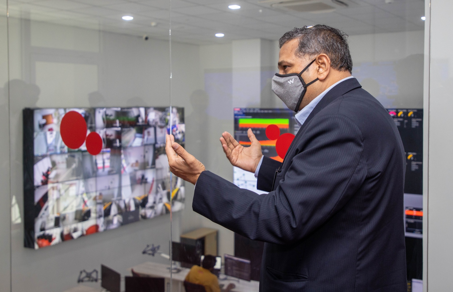 އުރީދޫން ހަދާފައިވާ ޑޭޓާ ސެންޓަރެއް ހުޅުވުން--ފޮޓޯ:އުރީދޫ