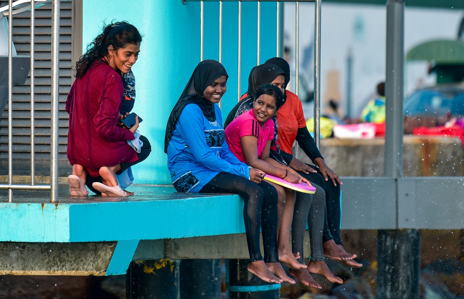 މާލެ: މާޗް 22، 2021: ސްވިމިން ޓްރެކް އާންމުންނަށް ހުޅުވާލުން: މާލޭ ސްވިމިން ޓްރެކްގައި ހެދި ޑައިވިން ޕްލެޓްފޯމާއި ޓްރެކް އާންމުންނަށް ހުޅުވާލުން: މޯލްޑިވްސް ސްވިމިން އެސޯސިއޭޝަންގެ ފަރާތުން ހަދާފައިވާ މި ޓްރެކް އާންމުންނަށް ހުޅުވައިދެއްވީ ޔޫތު މިނިސްޓަރު އަހުމަދު މަހުލޫފު.-- ފޮޓޯތައް: އަހުމަދު އަވްޝަން އިލްޔާސް /މިހާރު