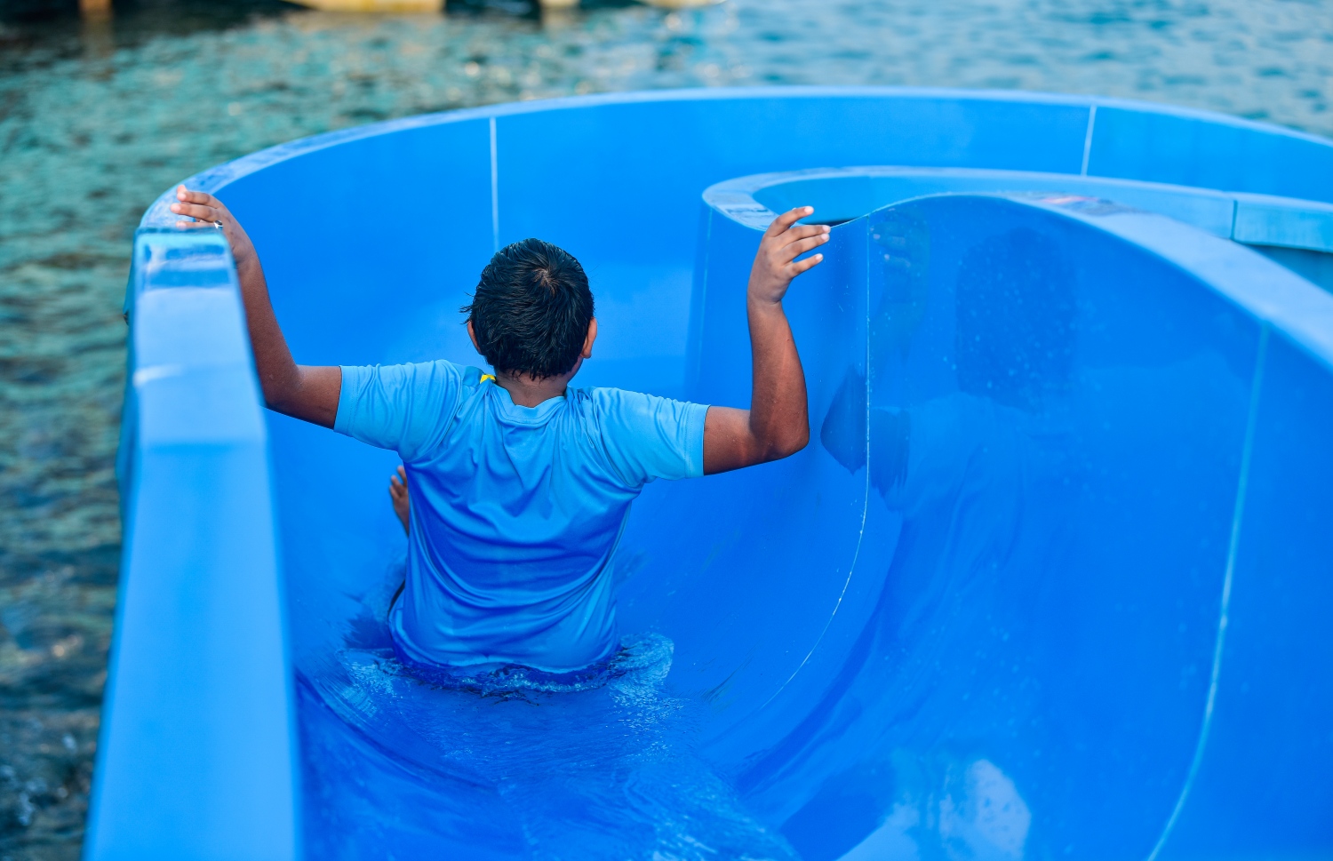 މާލެ: މާޗް 22، 2021: ސްވިމިން ޓްރެކް އާންމުންނަށް ހުޅުވާލުން: މާލޭ ސްވިމިން ޓްރެކްގައި ހެދި ޑައިވިން ޕްލެޓްފޯމާއި ޓްރެކް އާންމުންނަށް ހުޅުވާލުން: މޯލްޑިވްސް ސްވިމިން އެސޯސިއޭޝަންގެ ފަރާތުން ހަދާފައިވާ މި ޓްރެކް އާންމުންނަށް ހުޅުވައިދެއްވީ ޔޫތު މިނިސްޓަރު އަހުމަދު މަހުލޫފު.-- ފޮޓޯތައް: އަހުމަދު އަވްޝަން އިލްޔާސް /މިހާރު