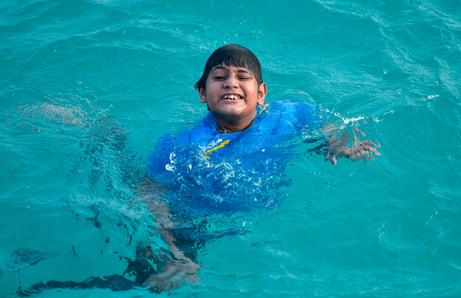 މާލެ: މާޗް 22، 2021: ސްވިމިން ޓްރެކް އާންމުންނަށް ހުޅުވާލުން: މާލޭ ސްވިމިން ޓްރެކްގައި ހެދި ޑައިވިން ޕްލެޓްފޯމާއި ޓްރެކް އާންމުންނަށް ހުޅުވާލުން: މޯލްޑިވްސް ސްވިމިން އެސޯސިއޭޝަންގެ ފަރާތުން ހަދާފައިވާ މި ޓްރެކް އާންމުންނަށް ހުޅުވައިދެއްވީ ޔޫތު މިނިސްޓަރު އަހުމަދު މަހުލޫފު.-- ފޮޓޯތައް: އަހުމަދު އަވްޝަން އިލްޔާސް /މިހާރު