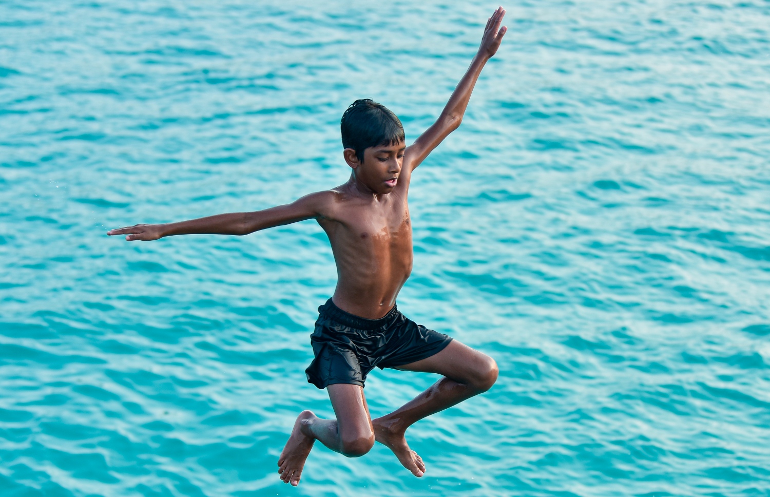 މާލެ: މާޗް 22، 2021: ސްވިމިން ޓްރެކް އާންމުންނަށް ހުޅުވާލުން: މާލޭ ސްވިމިން ޓްރެކްގައި ހެދި ޑައިވިން ޕްލެޓްފޯމާއި ޓްރެކް އާންމުންނަށް ހުޅުވާލުން: މޯލްޑިވްސް ސްވިމިން އެސޯސިއޭޝަންގެ ފަރާތުން ހަދާފައިވާ މި ޓްރެކް އާންމުންނަށް ހުޅުވައިދެއްވީ ޔޫތު މިނިސްޓަރު އަހުމަދު މަހުލޫފު.-- ފޮޓޯތައް: އަހުމަދު އަވްޝަން އިލްޔާސް /މިހާރު