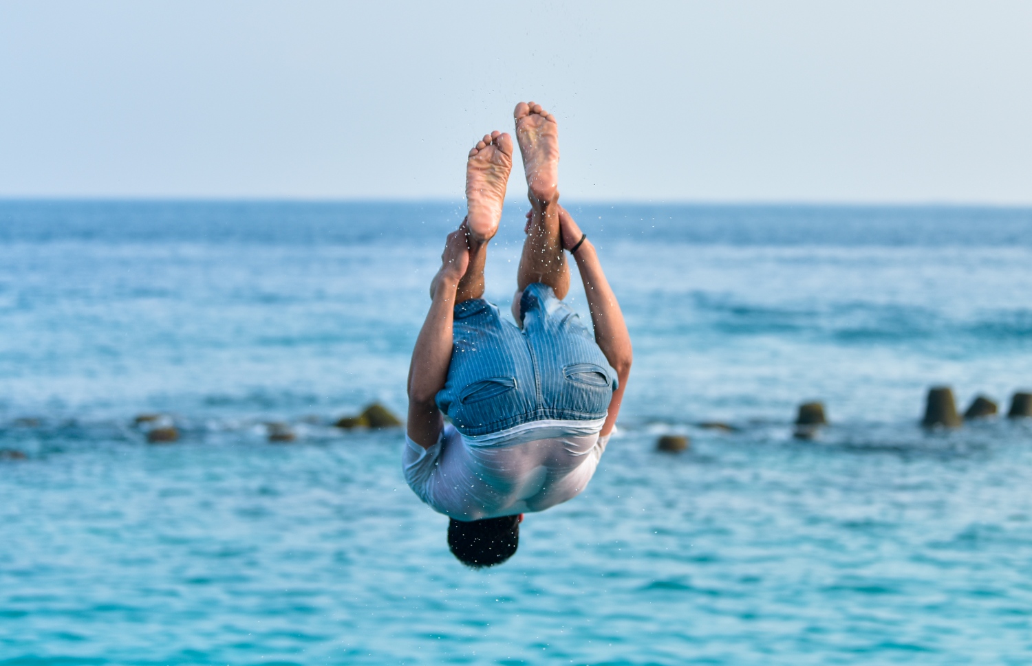 މާލެ: މާޗް 22، 2021: ސްވިމިން ޓްރެކް އާންމުންނަށް ހުޅުވާލުން: މާލޭ ސްވިމިން ޓްރެކްގައި ހެދި ޑައިވިން ޕްލެޓްފޯމާއި ޓްރެކް އާންމުންނަށް ހުޅުވާލުން: މޯލްޑިވްސް ސްވިމިން އެސޯސިއޭޝަންގެ ފަރާތުން ހަދާފައިވާ މި ޓްރެކް އާންމުންނަށް ހުޅުވައިދެއްވީ ޔޫތު މިނިސްޓަރު އަހުމަދު މަހުލޫފު.-- ފޮޓޯތައް: އަހުމަދު އަވްޝަން އިލްޔާސް /މިހާރު