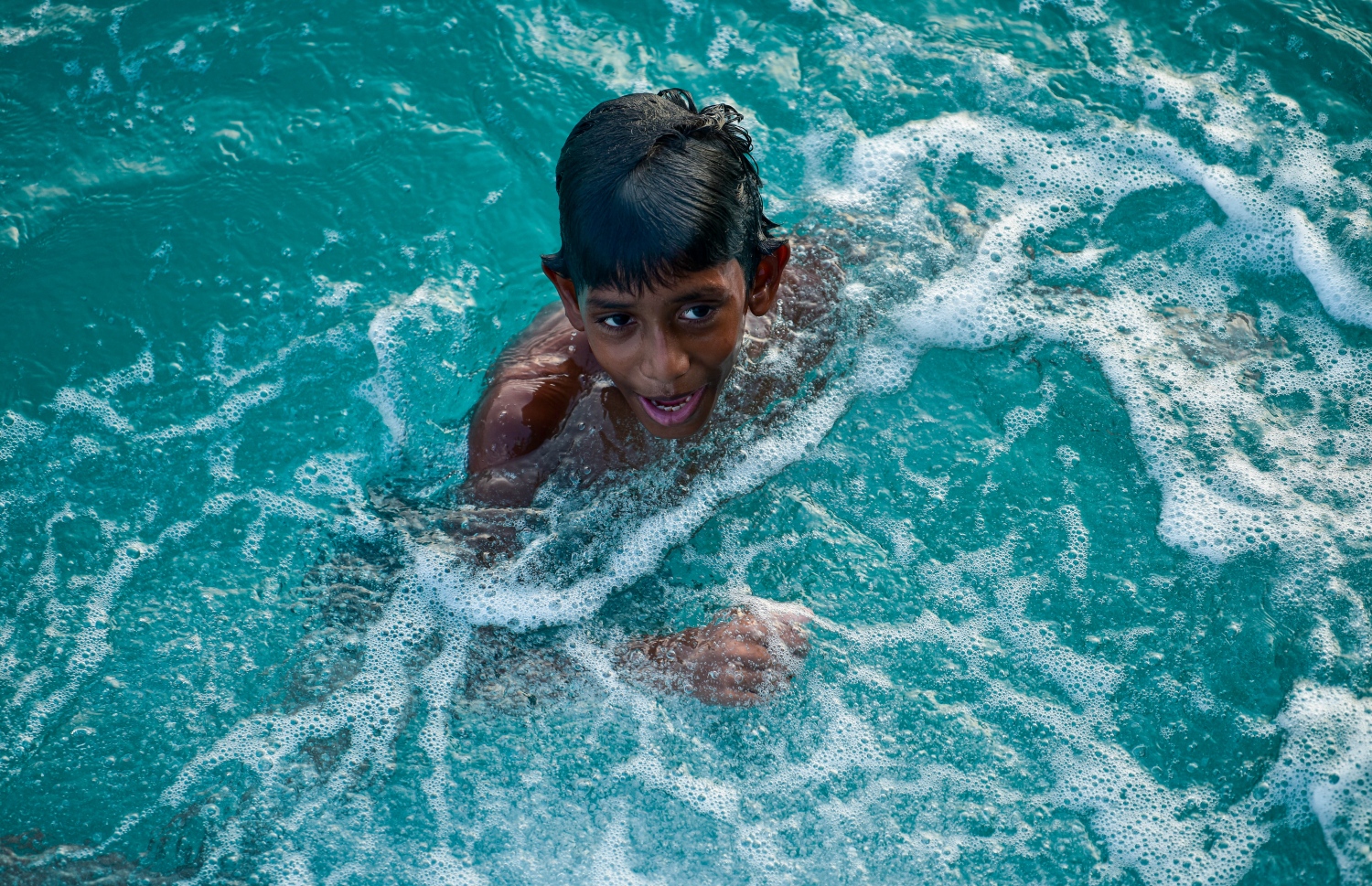 މާލެ: މާޗް 22، 2021: ސްވިމިން ޓްރެކް އާންމުންނަށް ހުޅުވާލުން: މާލޭ ސްވިމިން ޓްރެކްގައި ހެދި ޑައިވިން ޕްލެޓްފޯމާއި ޓްރެކް އާންމުންނަށް ހުޅުވާލުން: މޯލްޑިވްސް ސްވިމިން އެސޯސިއޭޝަންގެ ފަރާތުން ހަދާފައިވާ މި ޓްރެކް އާންމުންނަށް ހުޅުވައިދެއްވީ ޔޫތު މިނިސްޓަރު އަހުމަދު މަހުލޫފު.-- ފޮޓޯތައް: އަހުމަދު އަވްޝަން އިލްޔާސް /މިހާރު