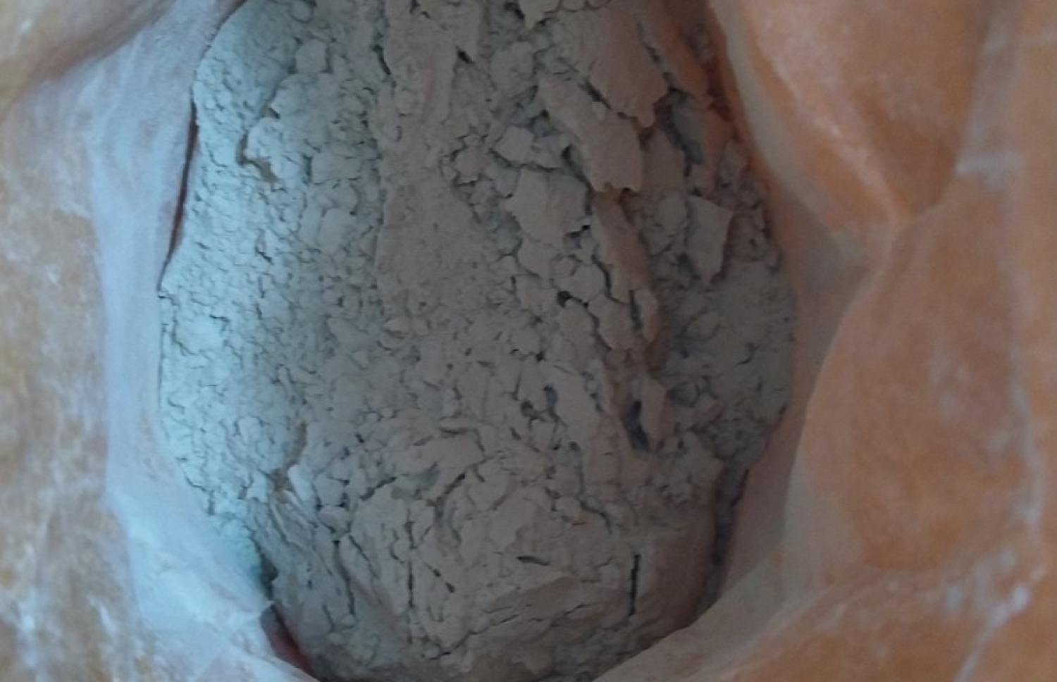 ހއ. ގެ ބައެއް ރަށްރަށުން ފެނުނު މަސްތުވާތަކެތި ކަމަށް ޝައްކުކުރާ ޕެކެޓެއް.--