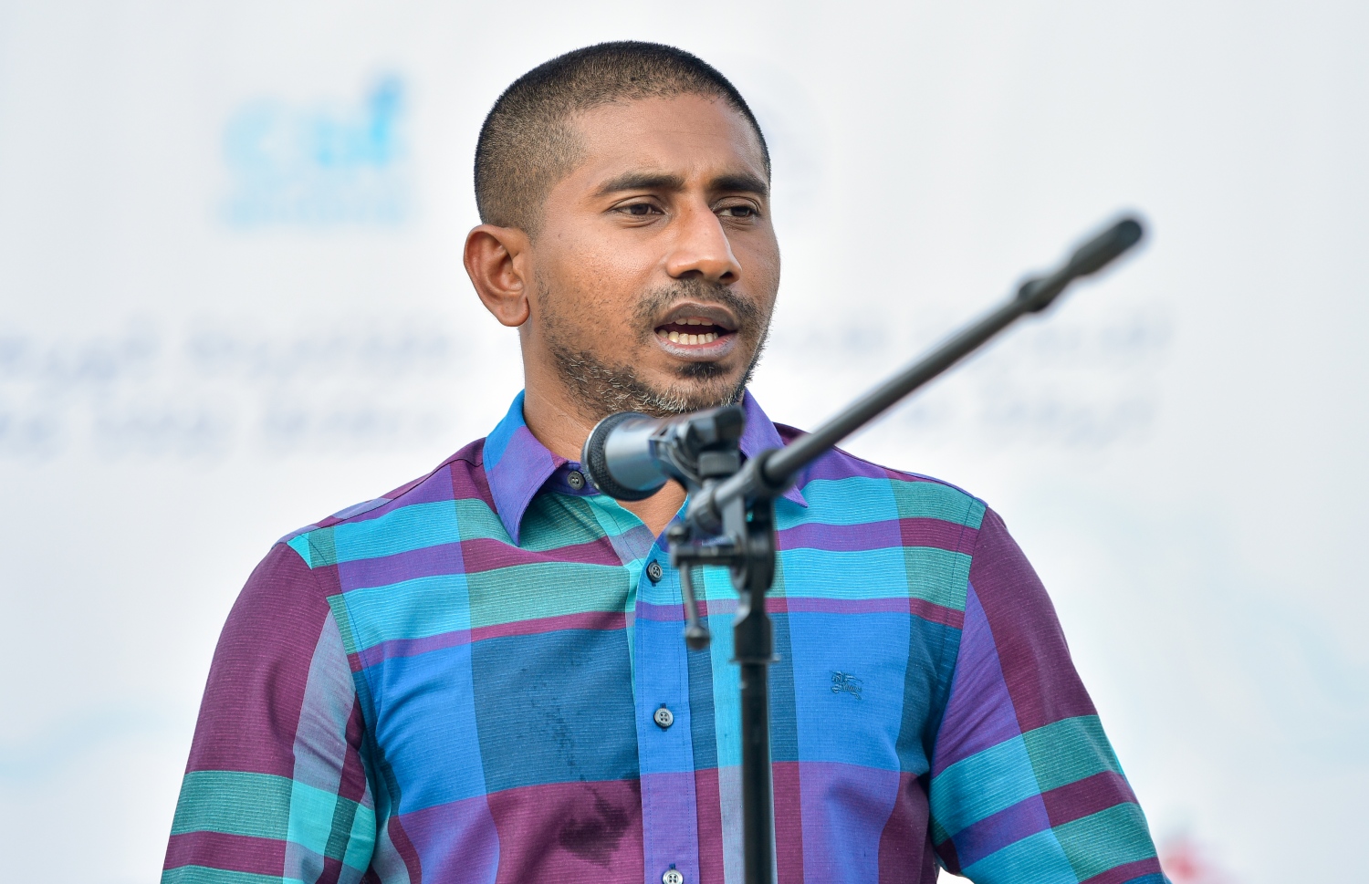 ސްޕޯޓްސް މިނިސްޓަރު އަހްމަދު މަހްލޫފް: އޭނާ ވިދާޅުވީ ދައުވަތު ދޭ ލިސްޓްގައި މަރުޒޫގް އާއި ޝަވީދުގެ ނަން ހިމެނުއްވި ކަމަށް --- ފައިލް ފޮޓޯ