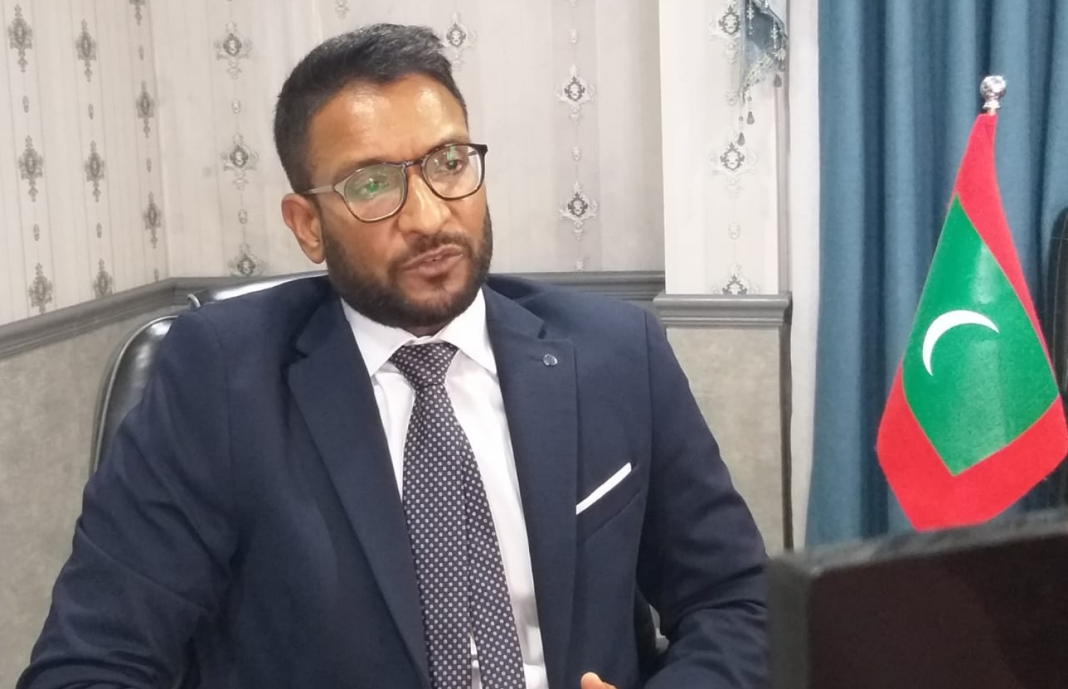 ހެލްތު މިނިސްޓްރީގެ ސްޓޭޓް މިނިސްޓަރު ޑރ. ޝާހް. --