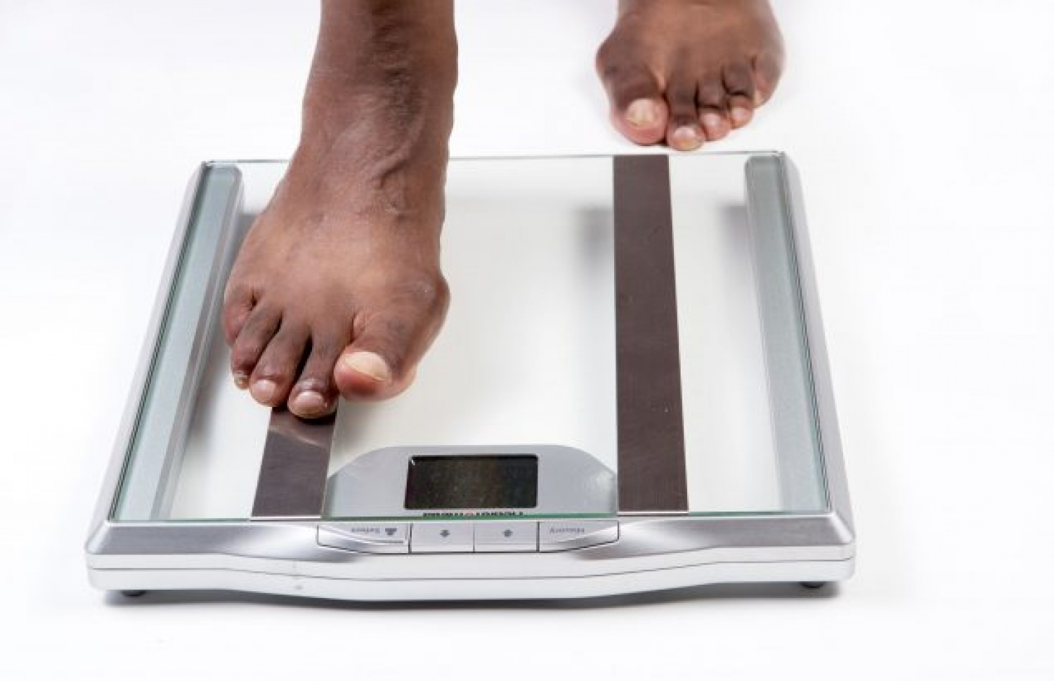 މީހަކު ބަރުދަން ބަލަނީ.