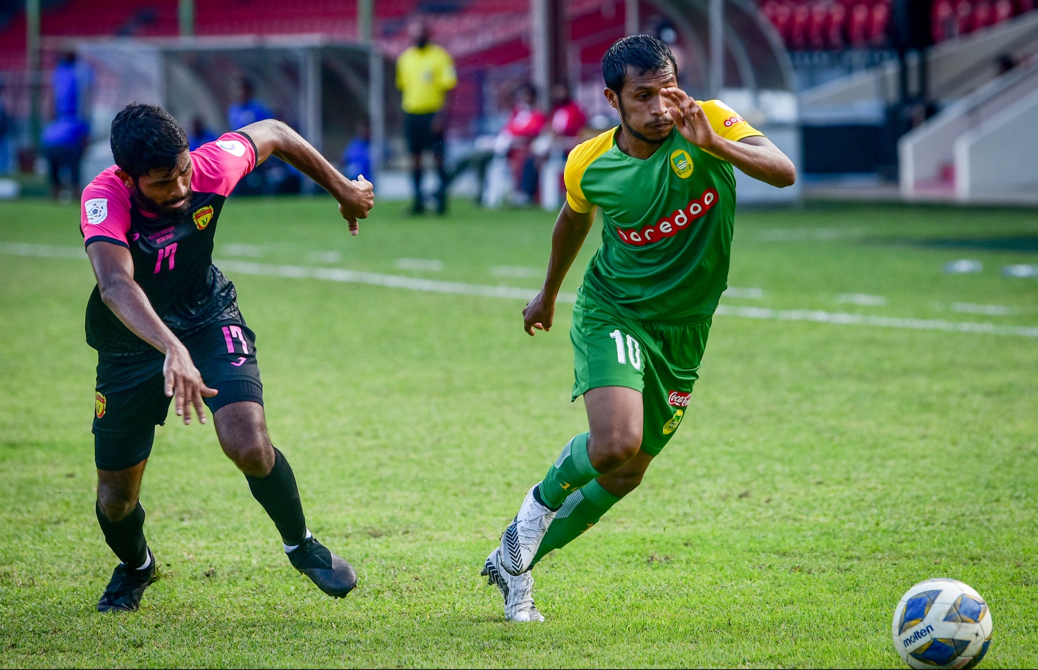 ޔުނައިޓެޑް ވިކްޓްރީގެ ޝަމާލް (ވ) ކައިރިން މާޒިޔާގެ ހަމްޕު ބޯޅަ ހިފައިގެންދަނީ.-- ފޮޓޯ: ނިޝާން އަލީ/ މިހާރު