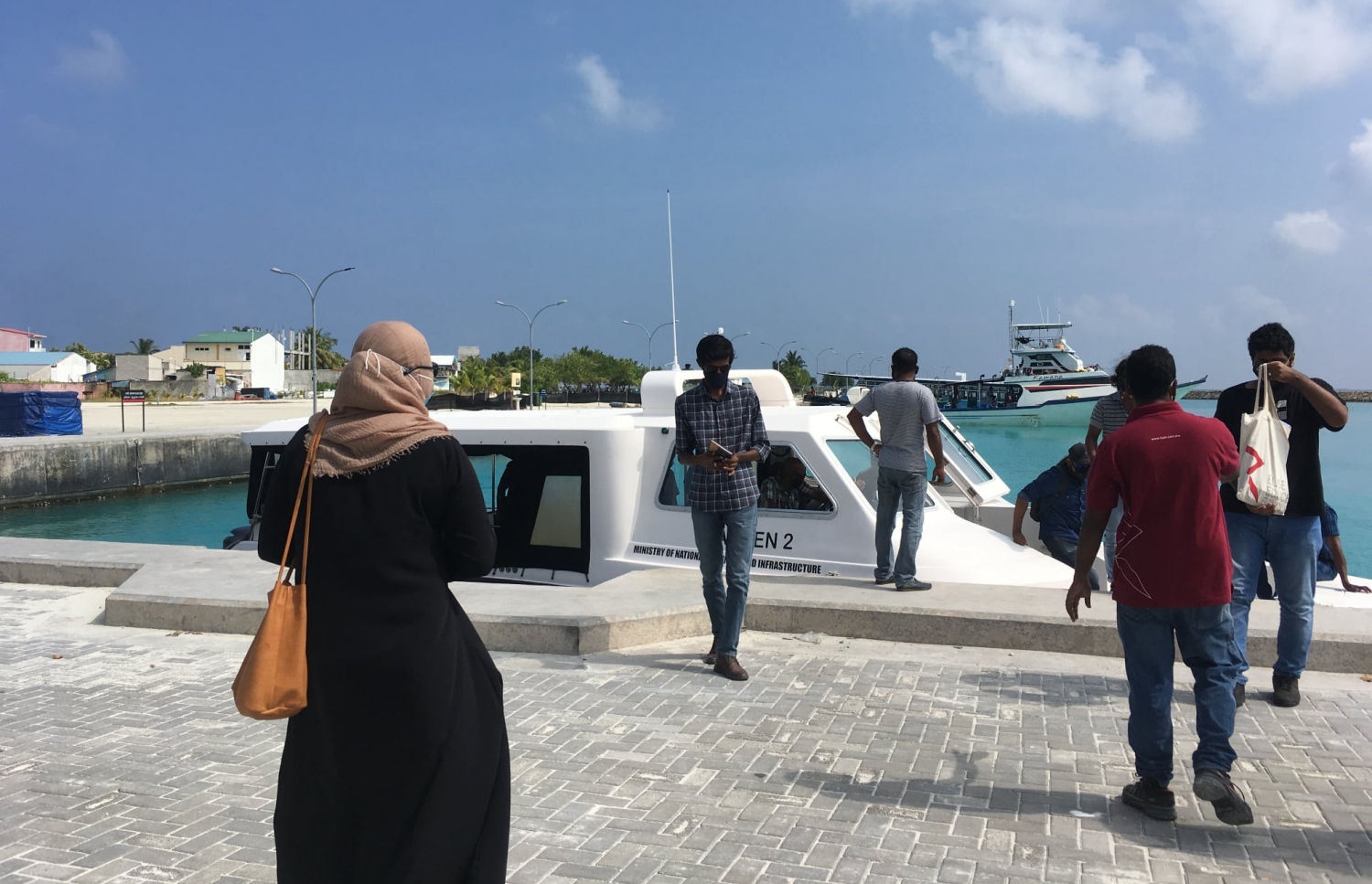 ނައިފަރުގައި ބަޔަކު ފުރަން ތައްޔާރުވަނީ--