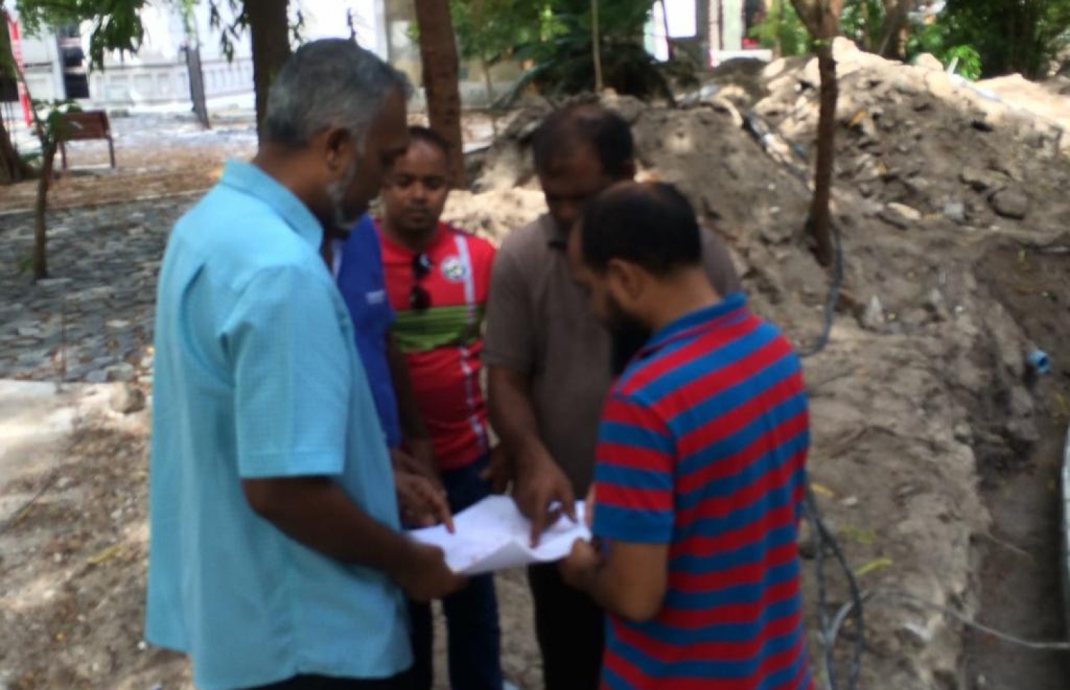 ކުރީގެ ހައުސިން މިނިސްޓަރު ޑރ. މުއިއްޒުގެ މޭސްތިރިކަމުގައި ހިންގި މަޝްރޫއެއްގެ ތަފުސީލު ބައްލަވައި އިރުޝާދު ދެއްވަނީ: ޔާމީންގެ ވެރިކަމުގައި އެންމެ މުހިންމު އެއް މަސައްކަތްތަކެއް ކުރެއްވީ އޭނާ.