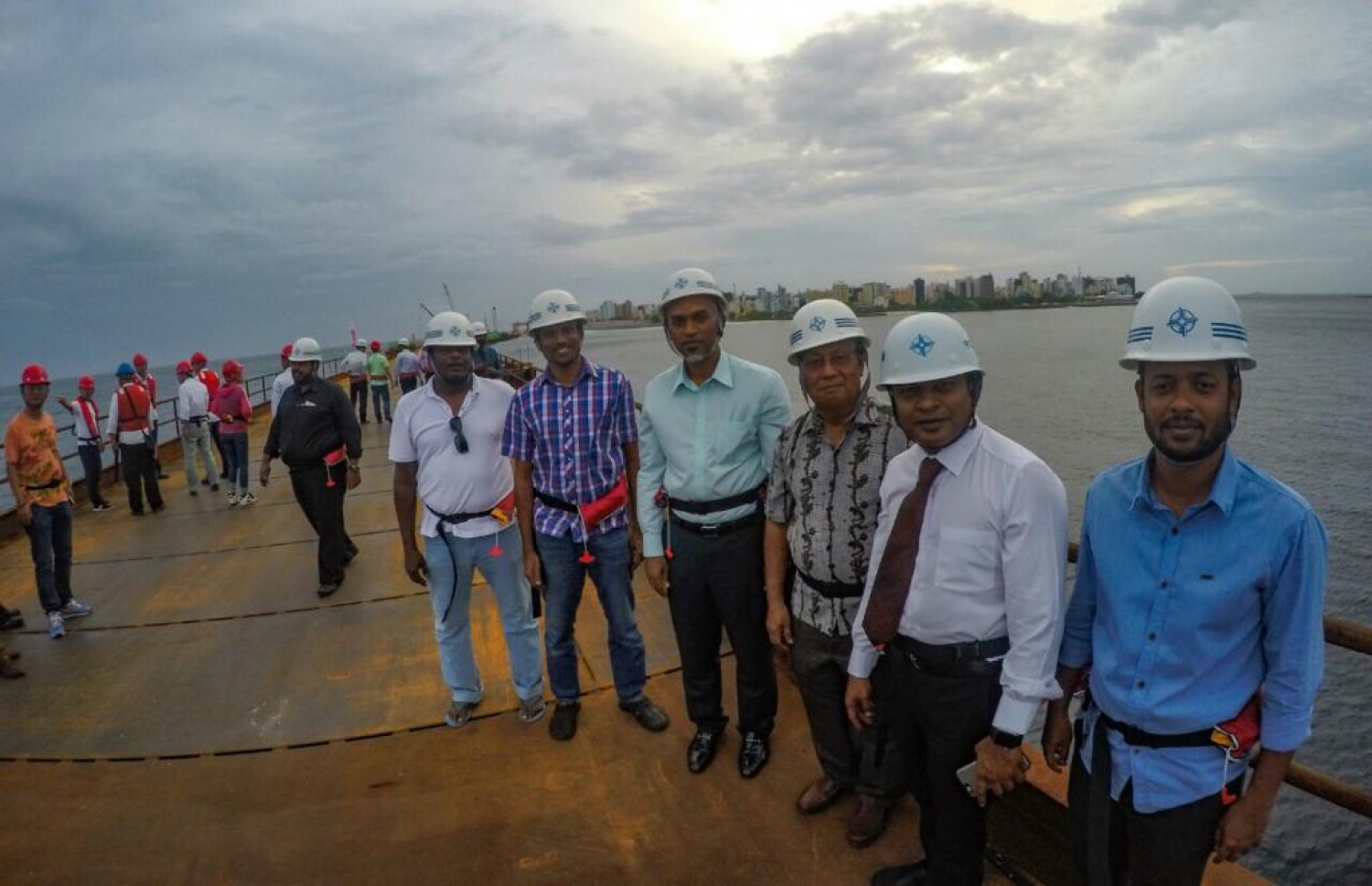 ކުރީގެ ރައީސް އަބްދުﷲ ޔާމީންގެ ވެރިކަމުގައި ސިނަމާލެ ބްރިޖު މަޝްރޫއު ކުރިއަށް ގެންދާ ގޮތް ޑރ. މުއިއްޒު ބައްލަވަނީ: އެތައް ބަޔަކަށް ލުއިފަސޭހަތައް ގެނެސްދިން ބްރިޖުގެ މަޝްރޫގައި އަމަލީ ގޮތުން އެންމެ އިސްކޮށް ހުންނެވީ ޑރ، މުއިއްޒު.