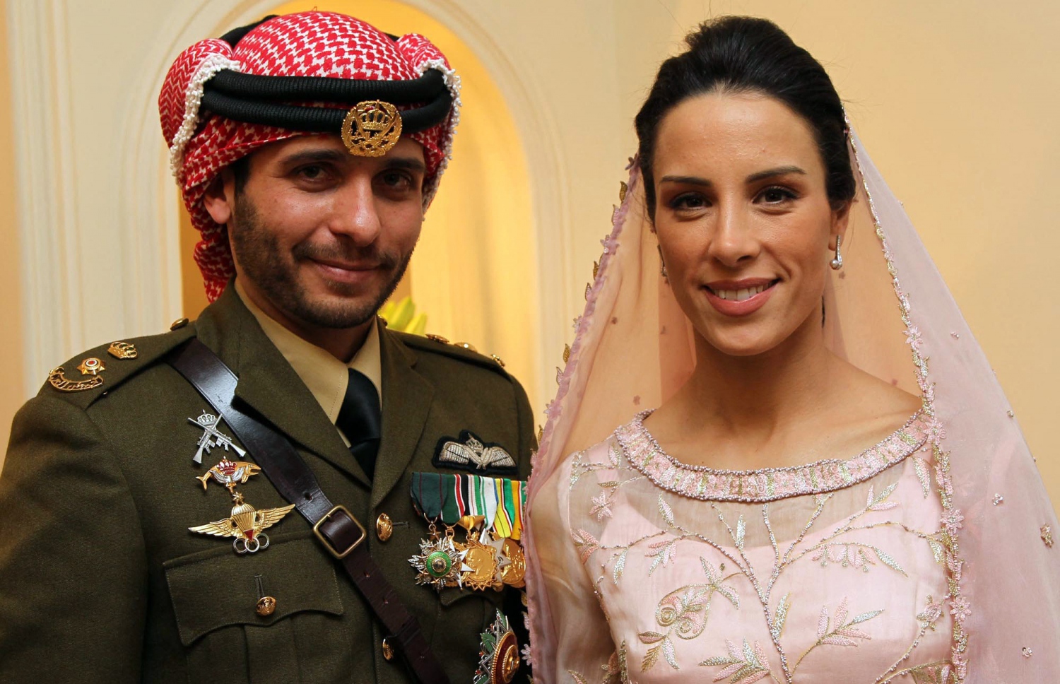 ޖޯޑަންގެ ޕްރިންސް ހަމްޒާ އާއި އަނބިކަނބަލުން ޕްރިންސަސް ބަސްމާ އަތޫމް. --ފޮޓޯ:އޭއެފްޕީ