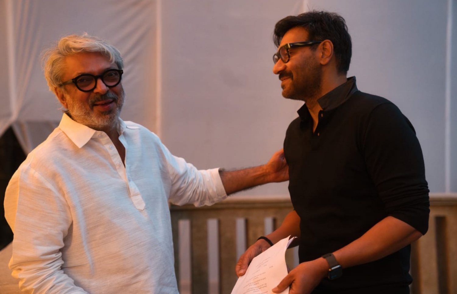 ބަންސާލީއާ އެކު އަޖޭ.