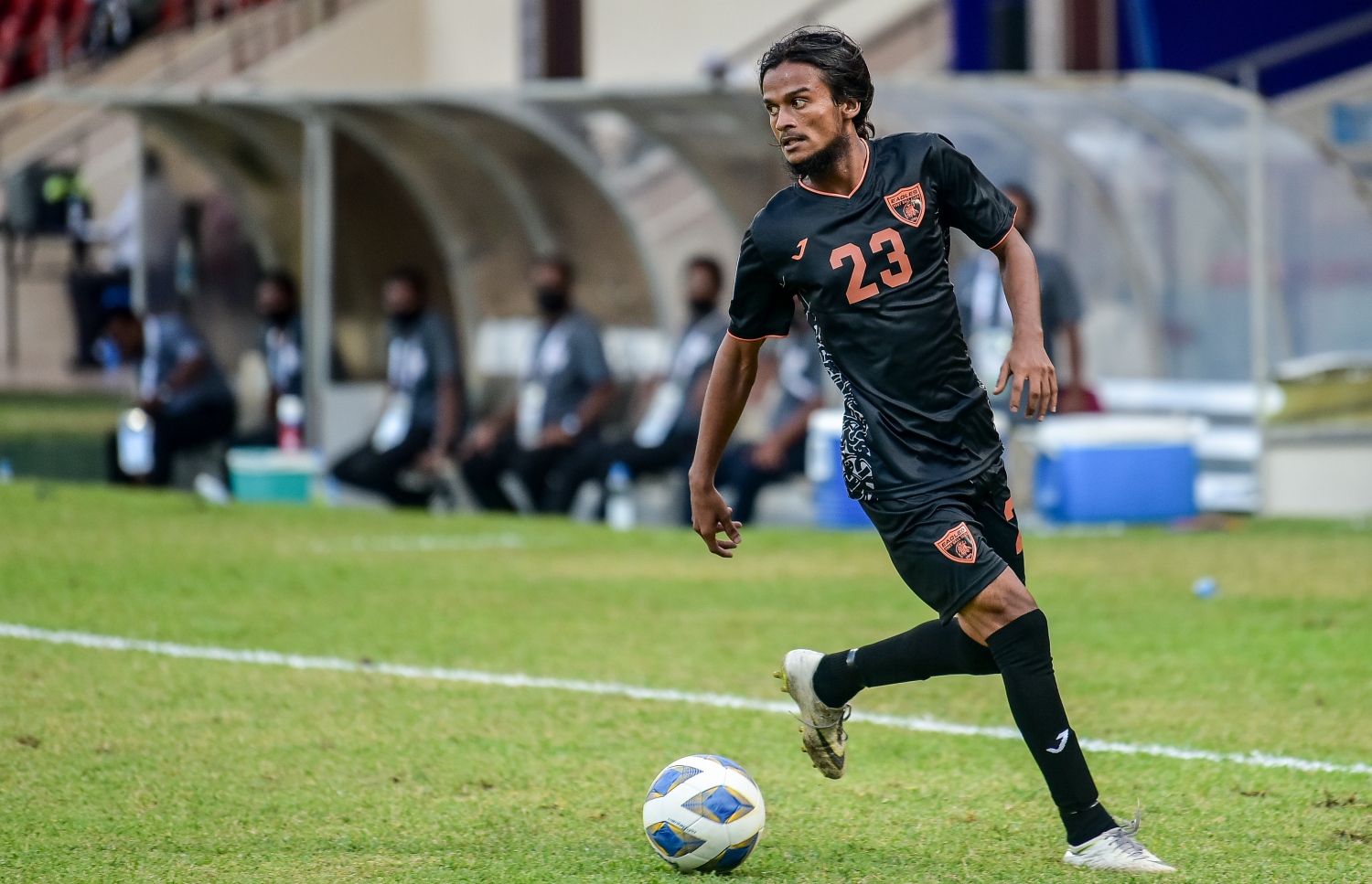 މާލެ: އޭޕްރިލް 8، 2021: އޭއެފްސީ ކަޕް ކޮލިފައިން: އީގަލްސް - ތިމްޕޫ:  ބޫޓާން ތިމްޕޫ ސިޓީ އަތުން 2-0 އިން މޮޅުވެ، ކްލަބް އީގަލްސް ޕްރިލިމިނަރީގެ ދެވަނަ ބުރަށް ވަނީ ދަތުރުކޮށްފައި. މިއީ އީގަލްސްގެ 31 އަހަރުވީ ތާރީހުގައި އެ ޓީމު ކުޅެގެން، ބައިނަލްއަގުވާމީ މޮޅެއް ލިބުނު ފުރަތަމަ ފަހަރު-- ފޮޓޯތައް: ނިޝާން އަލީ /މިހާރު