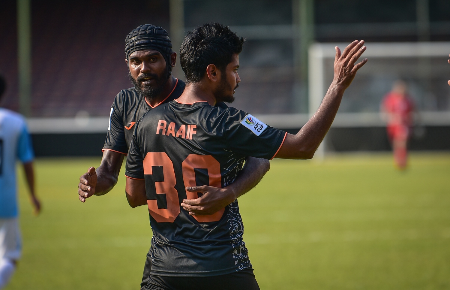 މާލެ: އޭޕްރިލް 8، 2021: އޭއެފްސީ ކަޕް ކޮލިފައިން: އީގަލްސް - ތިމްޕޫ:  ބޫޓާން ތިމްޕޫ ސިޓީ އަތުން 2-0 އިން މޮޅުވެ، ކްލަބް އީގަލްސް ޕްރިލިމިނަރީގެ ދެވަނަ ބުރަށް ވަނީ ދަތުރުކޮށްފައި. މިއީ އީގަލްސްގެ 31 އަހަރުވީ ތާރީހުގައި އެ ޓީމު ކުޅެގެން، ބައިނަލްއަގުވާމީ މޮޅެއް ލިބުނު ފުރަތަމަ ފަހަރު-- ފޮޓޯތައް: ނިޝާން އަލީ /މިހާރު