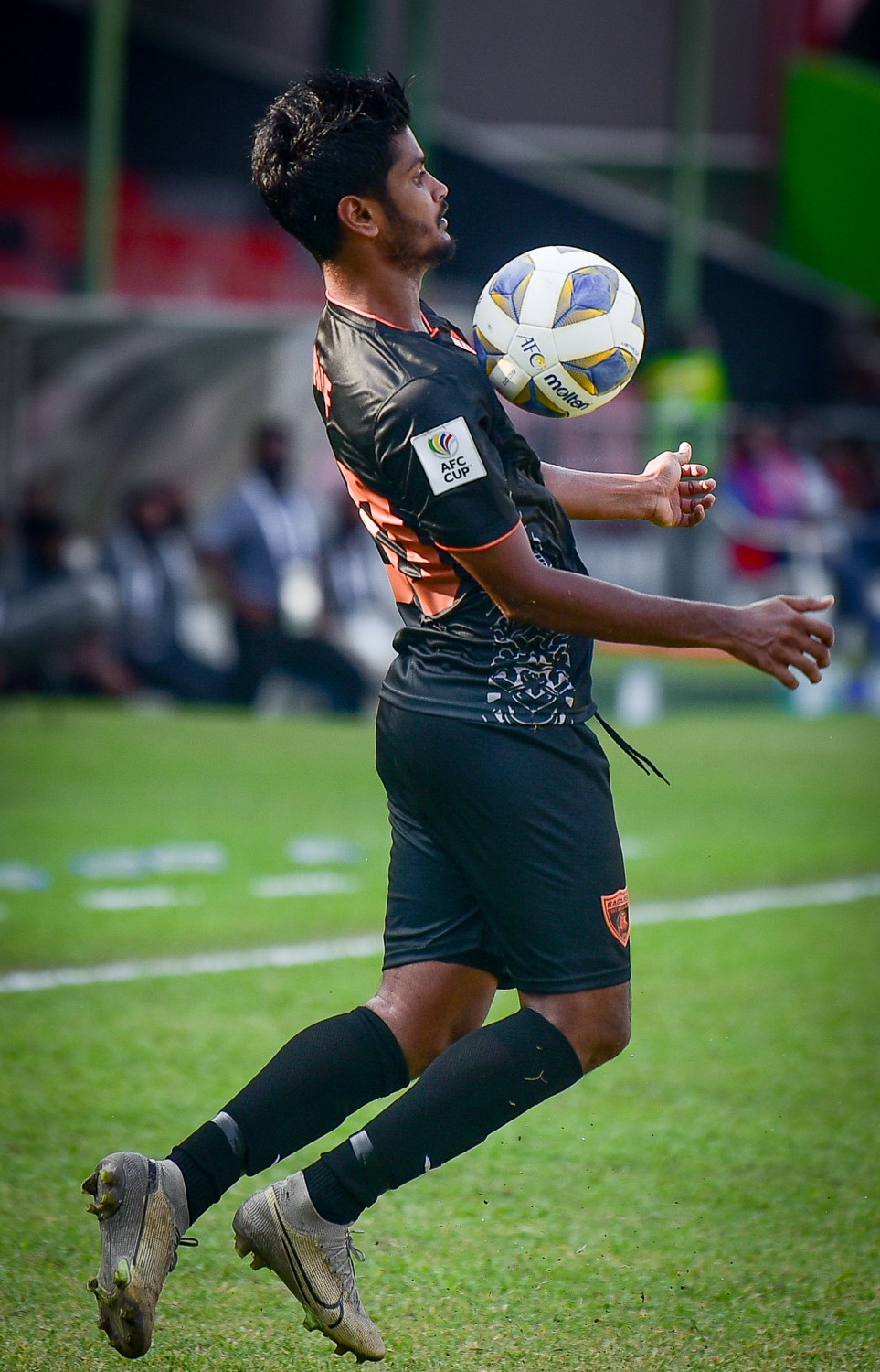 މާލެ: އޭޕްރިލް 8، 2021: އޭއެފްސީ ކަޕް ކޮލިފައިން: އީގަލްސް - ތިމްޕޫ:  ބޫޓާން ތިމްޕޫ ސިޓީ އަތުން 2-0 އިން މޮޅުވެ، ކްލަބް އީގަލްސް ޕްރިލިމިނަރީގެ ދެވަނަ ބުރަށް ވަނީ ދަތުރުކޮށްފައި. މިއީ އީގަލްސްގެ 31 އަހަރުވީ ތާރީހުގައި އެ ޓީމު ކުޅެގެން، ބައިނަލްއަގުވާމީ މޮޅެއް ލިބުނު ފުރަތަމަ ފަހަރު-- ފޮޓޯތައް: ނިޝާން އަލީ /މިހާރު