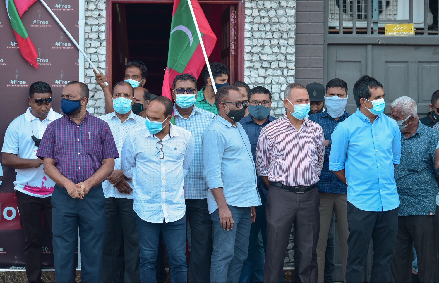 އޭޕްރިލް 9، 2021: ޕީޕީއެމް އޮފީސް ކުރިމަތީގައި ބޭއްވި އެޕާޓީގެ ލޯކަލް ކައުންސިލް ކެމްޕޭން ނިންމާލި ޖަލްސާގެ ތެރެއިން--. ފޮޓޯ:ނިޝާން އަލީ/މިހާރު