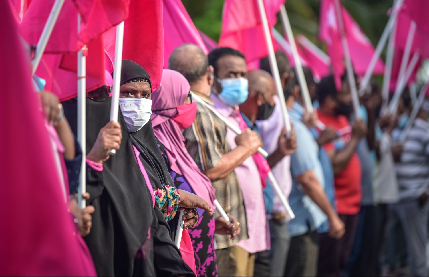 އޭޕްރިލް 9، 2021: ޕީޕީއެމް އޮފީސް ކުރިމަތީގައި ބޭއްވި އެޕާޓީގެ ލޯކަލް ކައުންސިލް ކެމްޕޭން ނިންމާލި ޖަލްސާގެ ތެރެއިން--. ފޮޓޯ:ނިޝާން އަލީ/މިހާރު